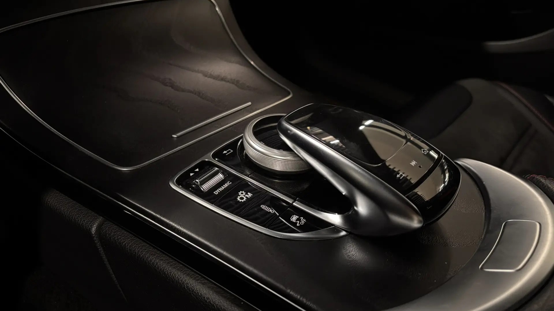 Mercedes-Benz AMG C 43 4MATIC двигатель 3 литра (390 л.с.) Белый