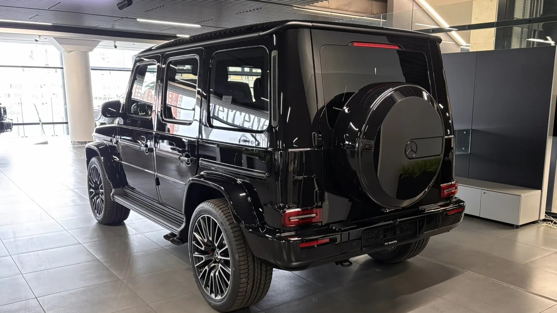 Mercedes-Benz AMG G 63 комплектация AMG G 63 двигатель 4 литра (585 л.с.) Черный