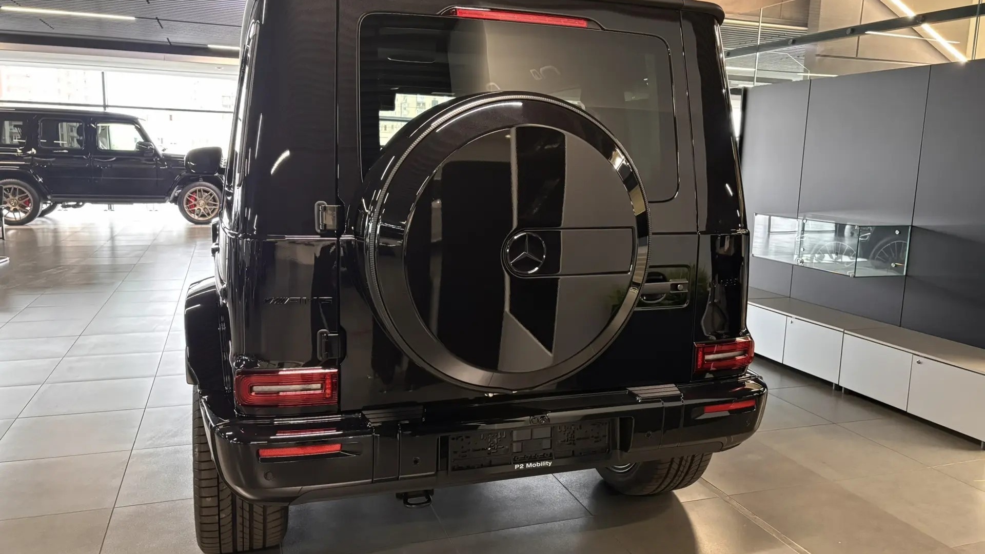 Mercedes-Benz AMG G 63 комплектация AMG G 63 двигатель 4 литра (585 л.с.) Черный