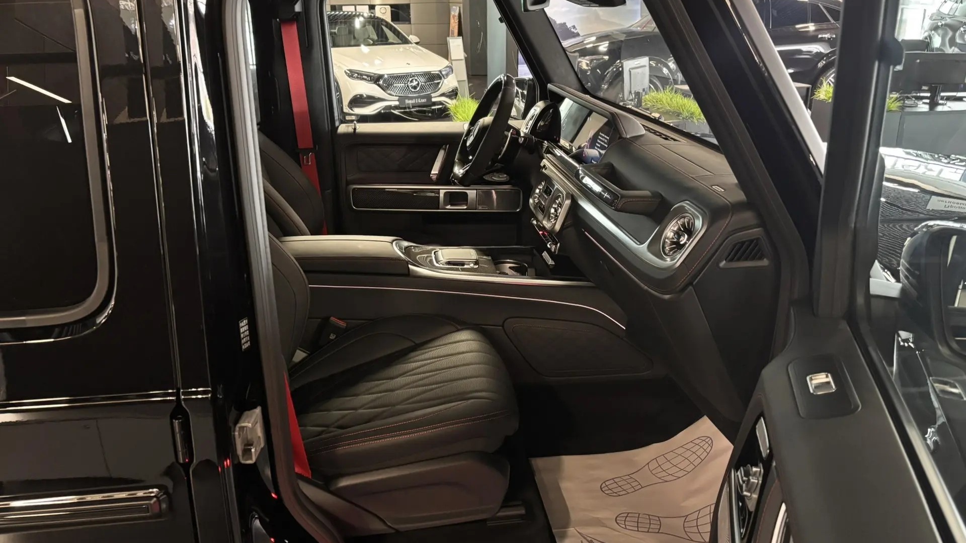 Mercedes-Benz AMG G 63 комплектация AMG G 63 двигатель 4 литра (585 л.с.) Черный