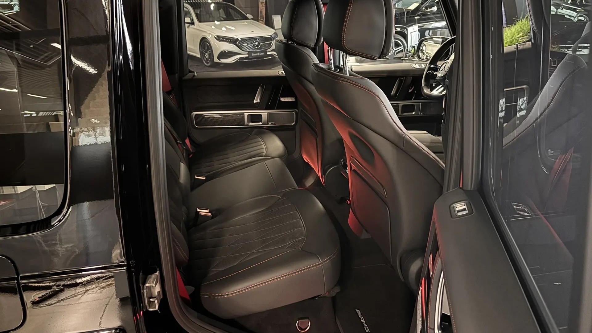 Mercedes-Benz AMG G 63 комплектация AMG G 63 двигатель 4 литра (585 л.с.) Черный