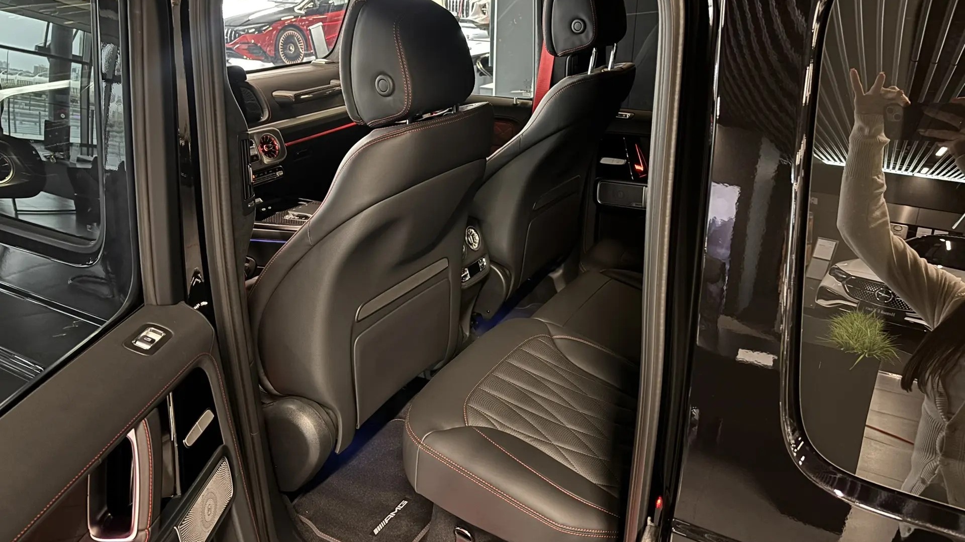 Mercedes-Benz AMG G 63 комплектация AMG G 63 двигатель 4 литра (585 л.с.) Черный