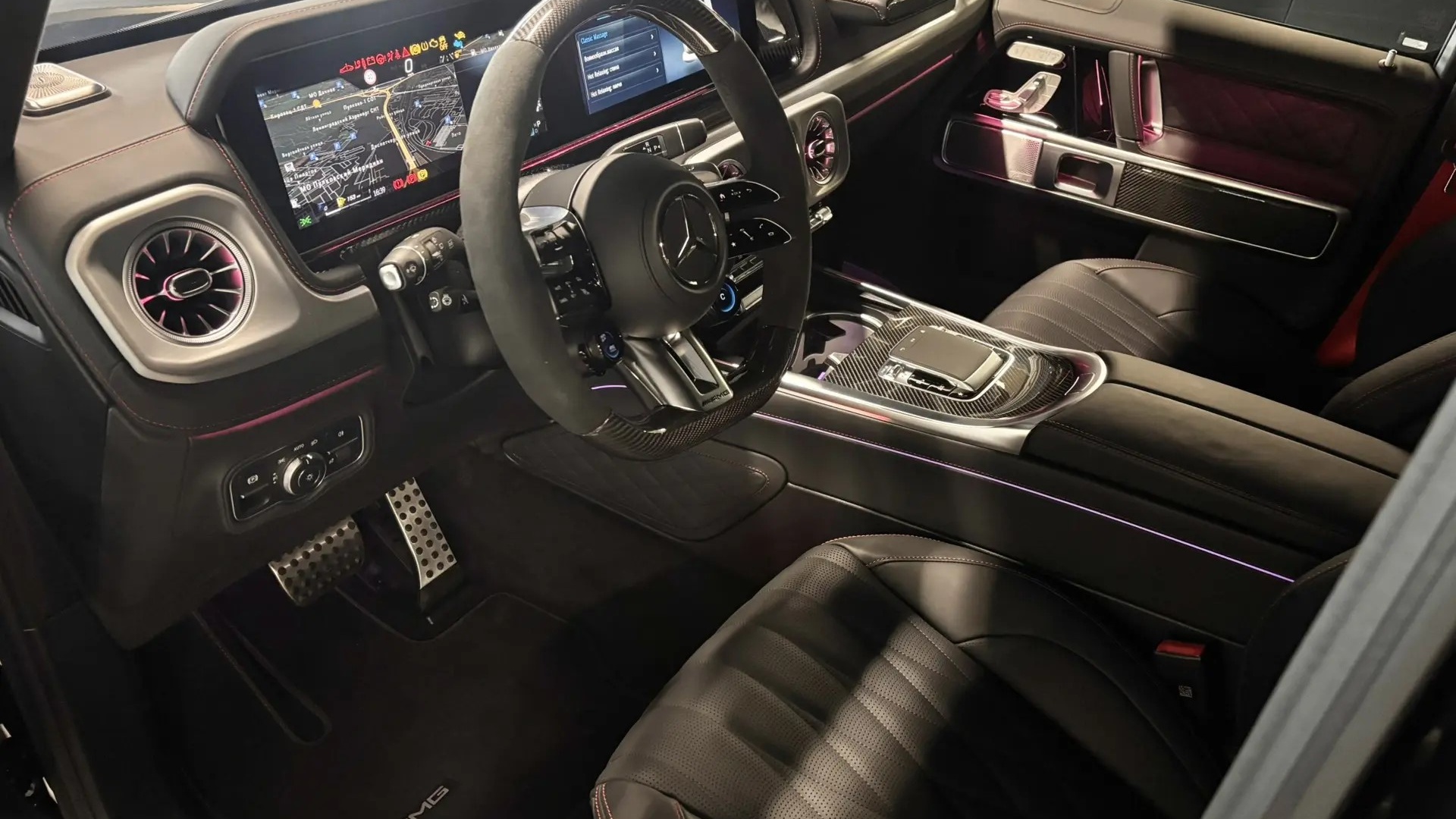 Mercedes-Benz AMG G 63 комплектация AMG G 63 двигатель 4 литра (585 л.с.) Черный