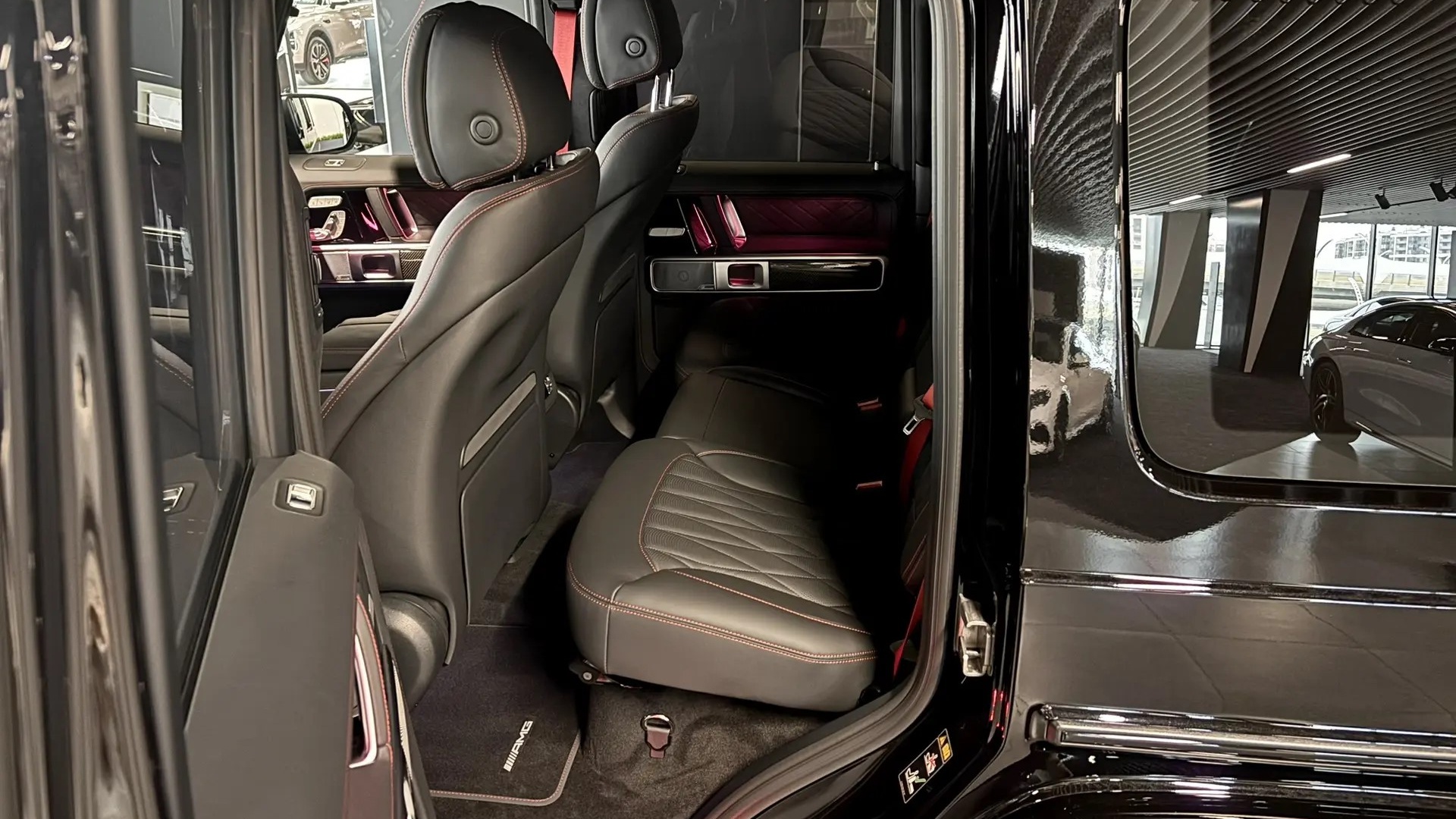 Mercedes-Benz AMG G 63 комплектация AMG G 63 двигатель 4 литра (585 л.с.) Черный