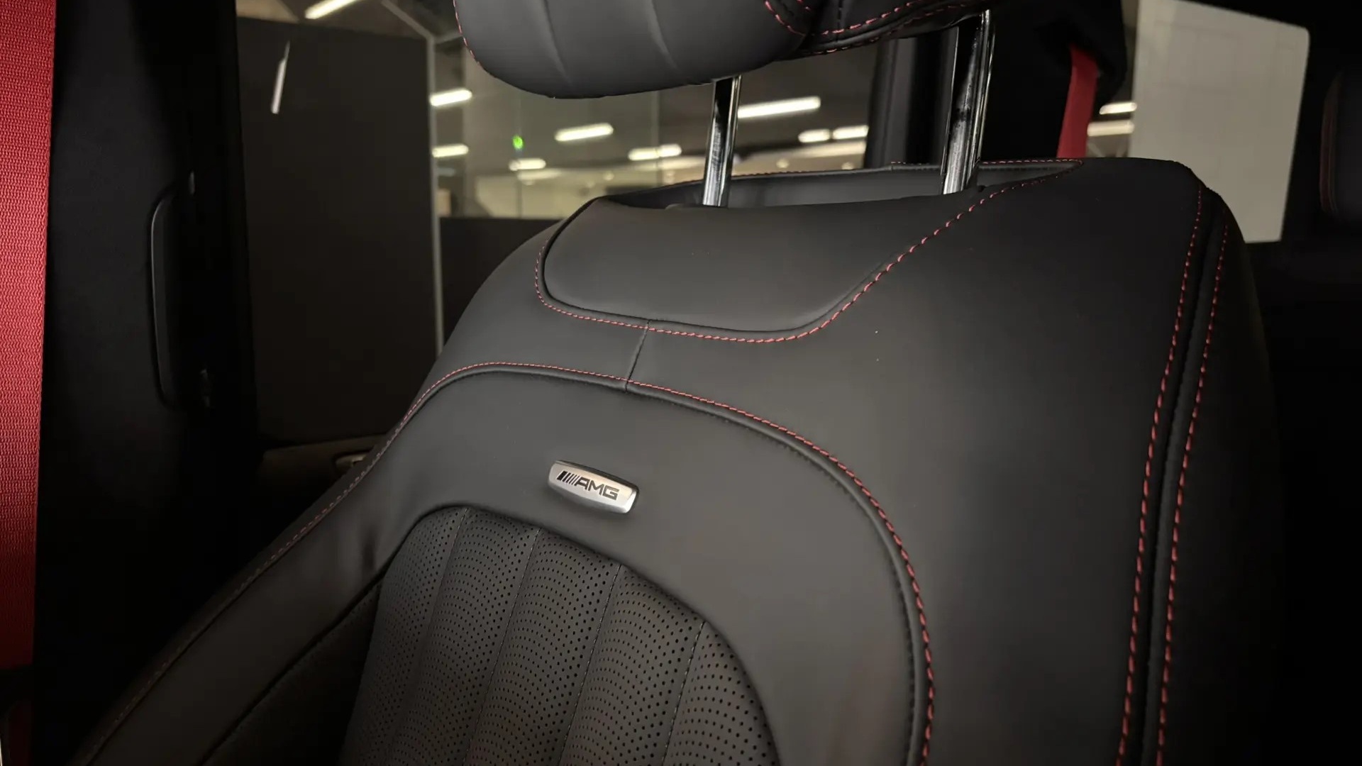 Mercedes-Benz AMG G 63 комплектация AMG G 63 двигатель 4 литра (585 л.с.) Черный