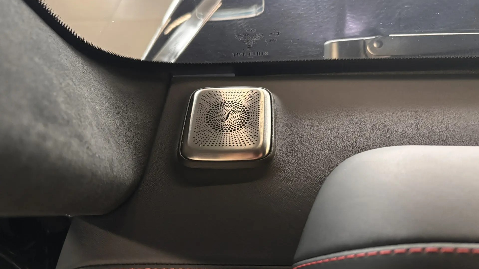 Mercedes-Benz AMG G 63 комплектация AMG G 63 двигатель 4 литра (585 л.с.) Черный