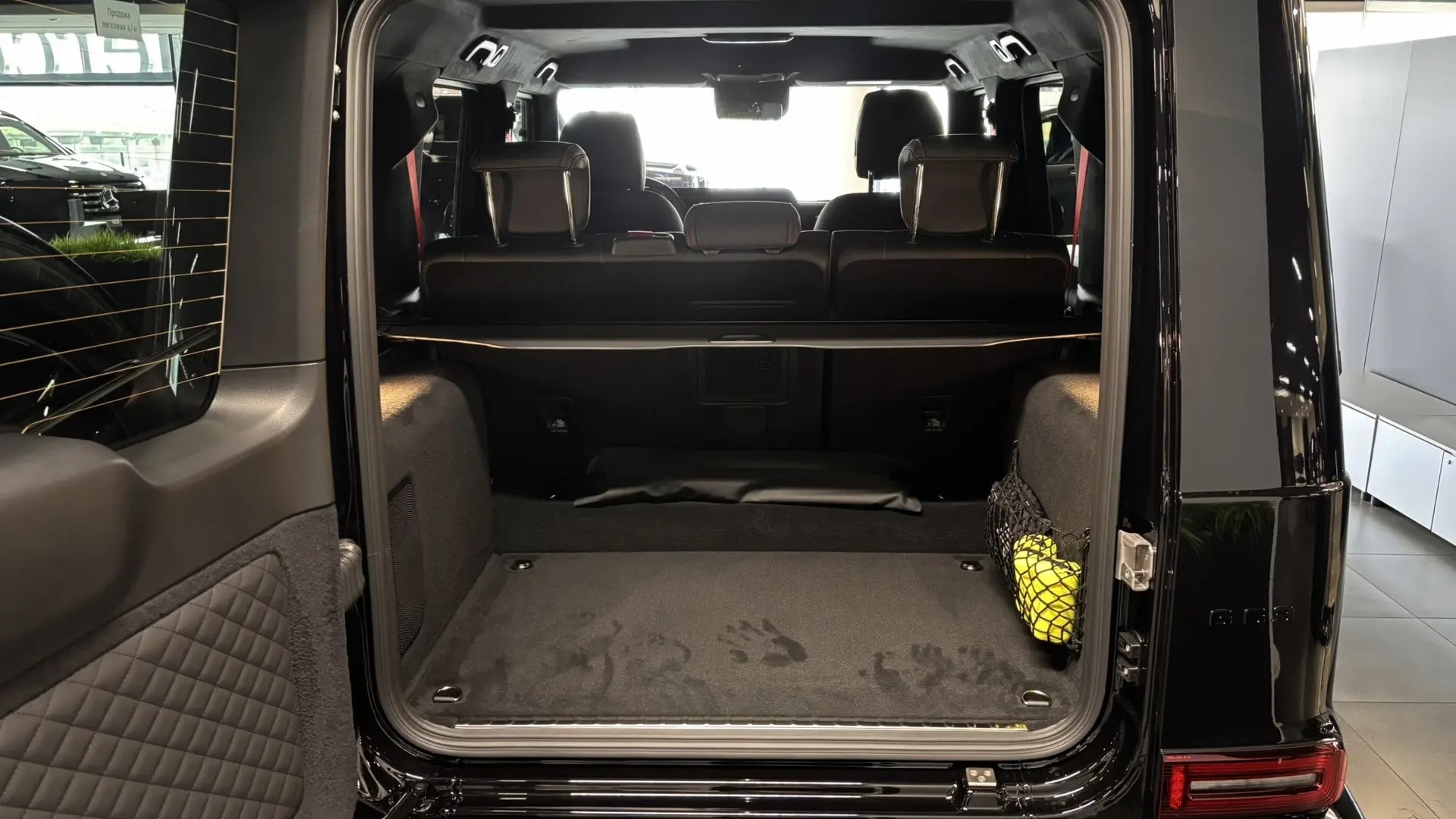 Mercedes-Benz AMG G 63 комплектация AMG G 63 двигатель 4 литра (585 л.с.) Черный