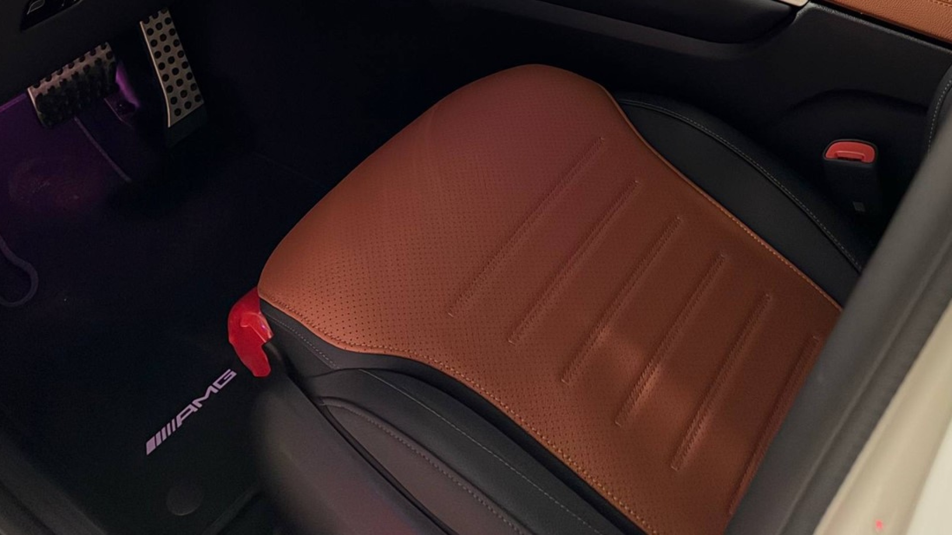 Mercedes-Benz GLC 300 4MATIC Coupe двигатель 2 литра (258 л.с.) Белый