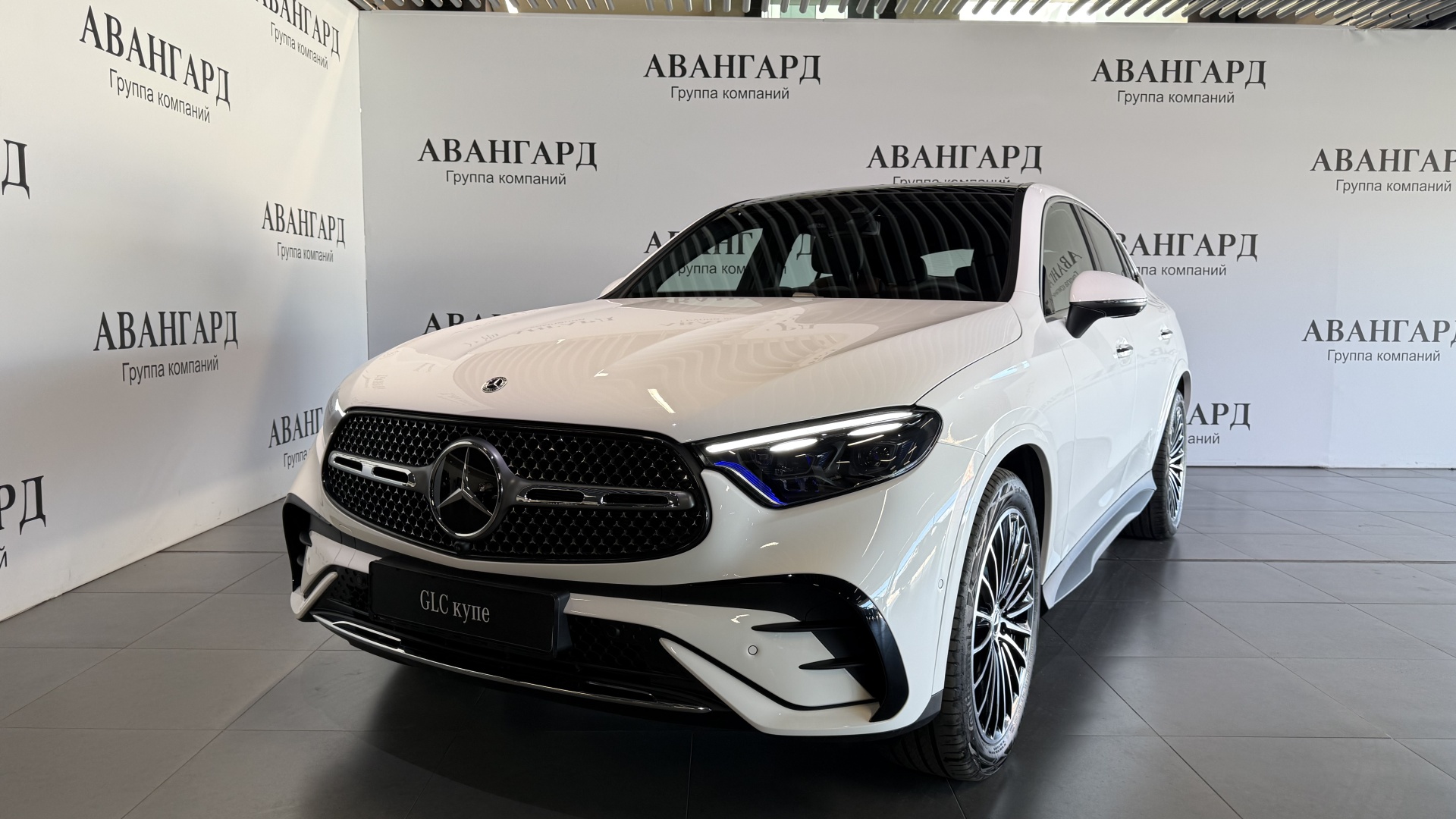 Mercedes-Benz GLC 300 4MATIC Coupe двигатель 2 литра (258 л.с.) Белый