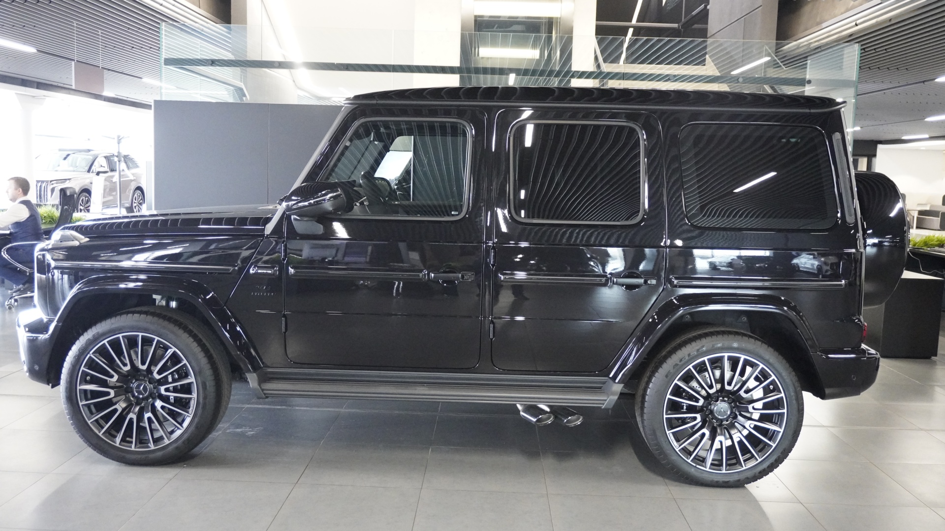 Mercedes-Benz AMG G 63 комплектация AMG G 63 двигатель 4 литра (585 л.с.) Черный