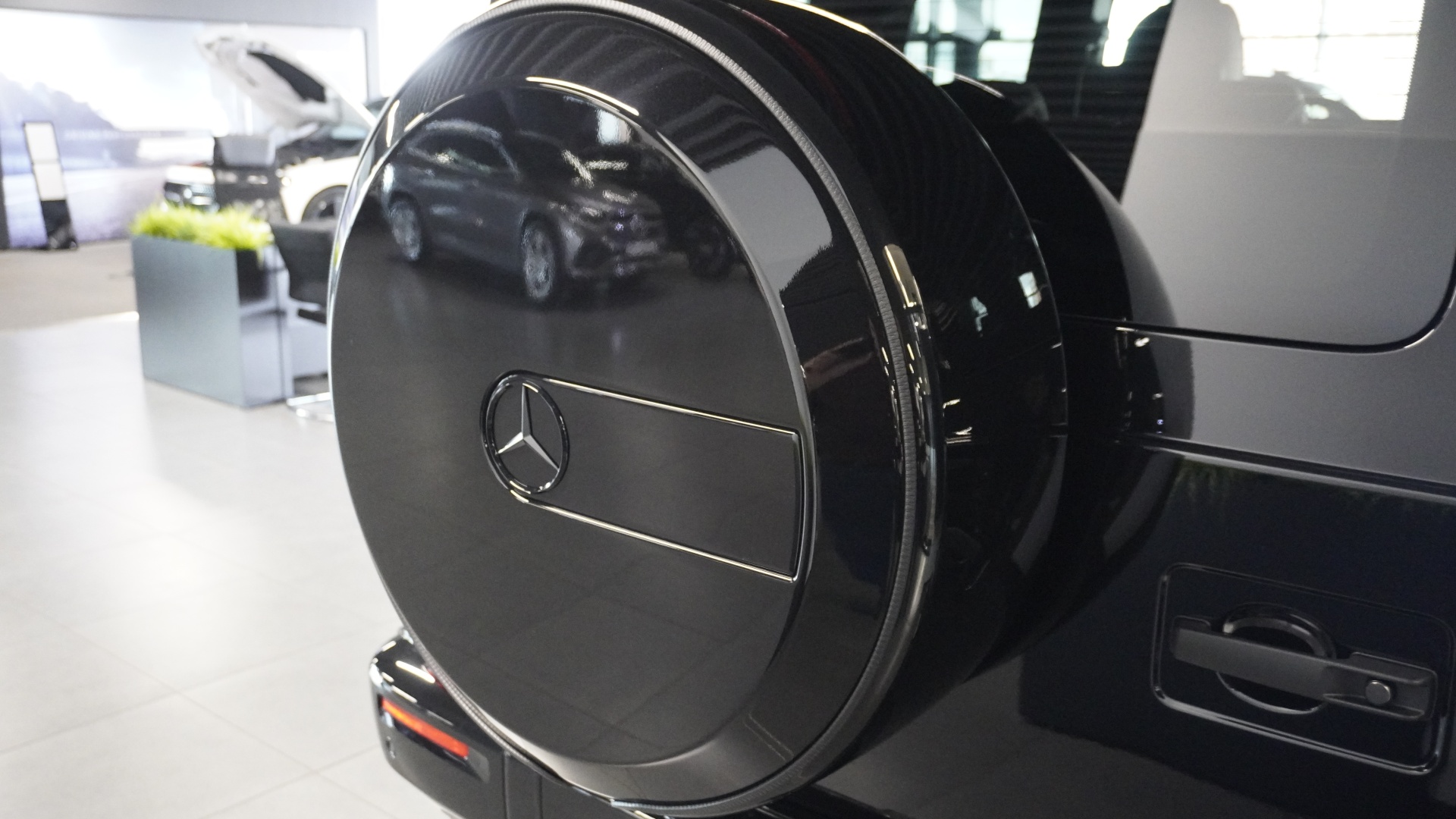 Mercedes-Benz AMG G 63 комплектация AMG G 63 двигатель 4 литра (585 л.с.) Черный