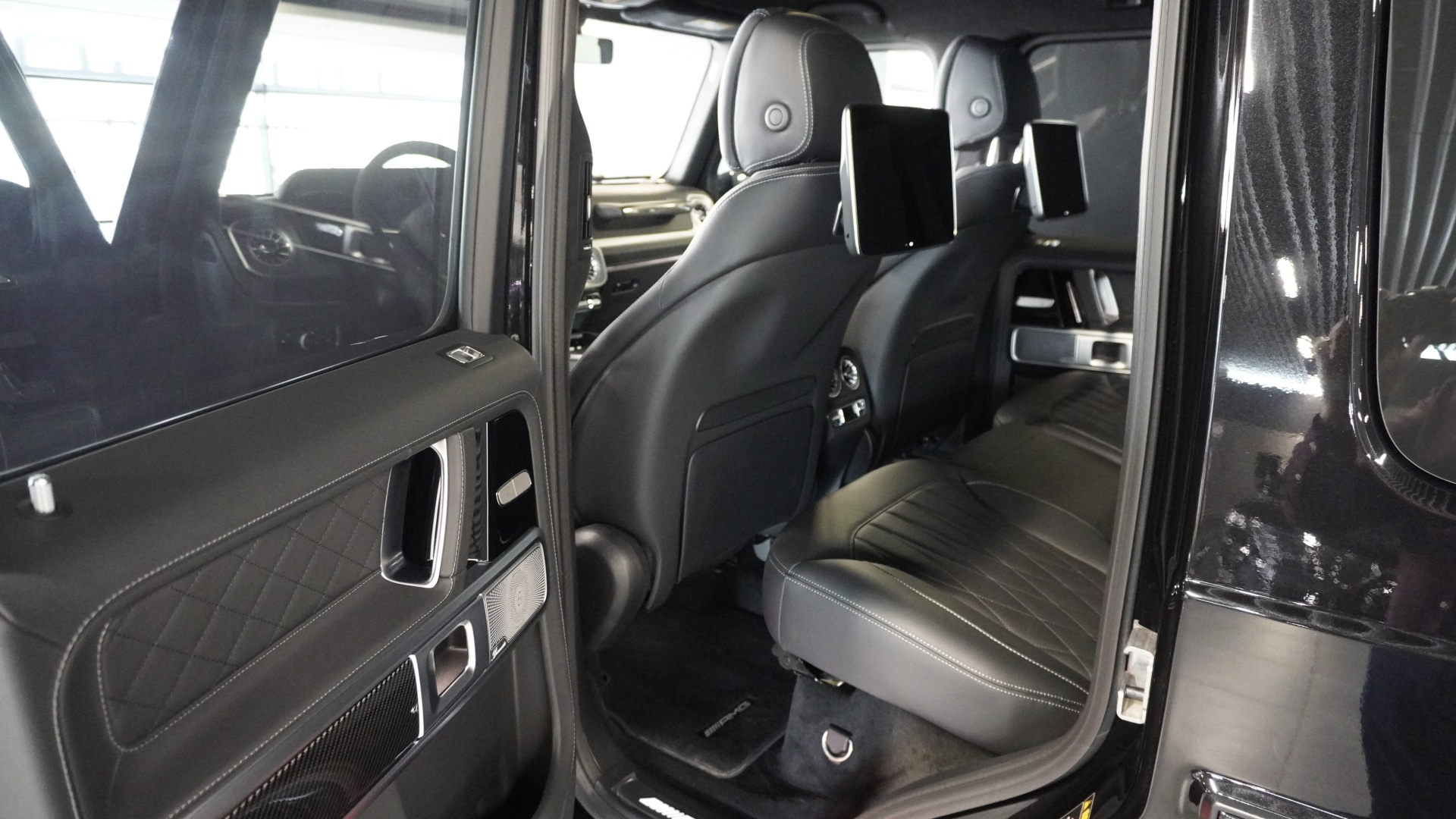 Mercedes-Benz AMG G 63 комплектация AMG G 63 двигатель 4 литра (585 л.с.) Черный