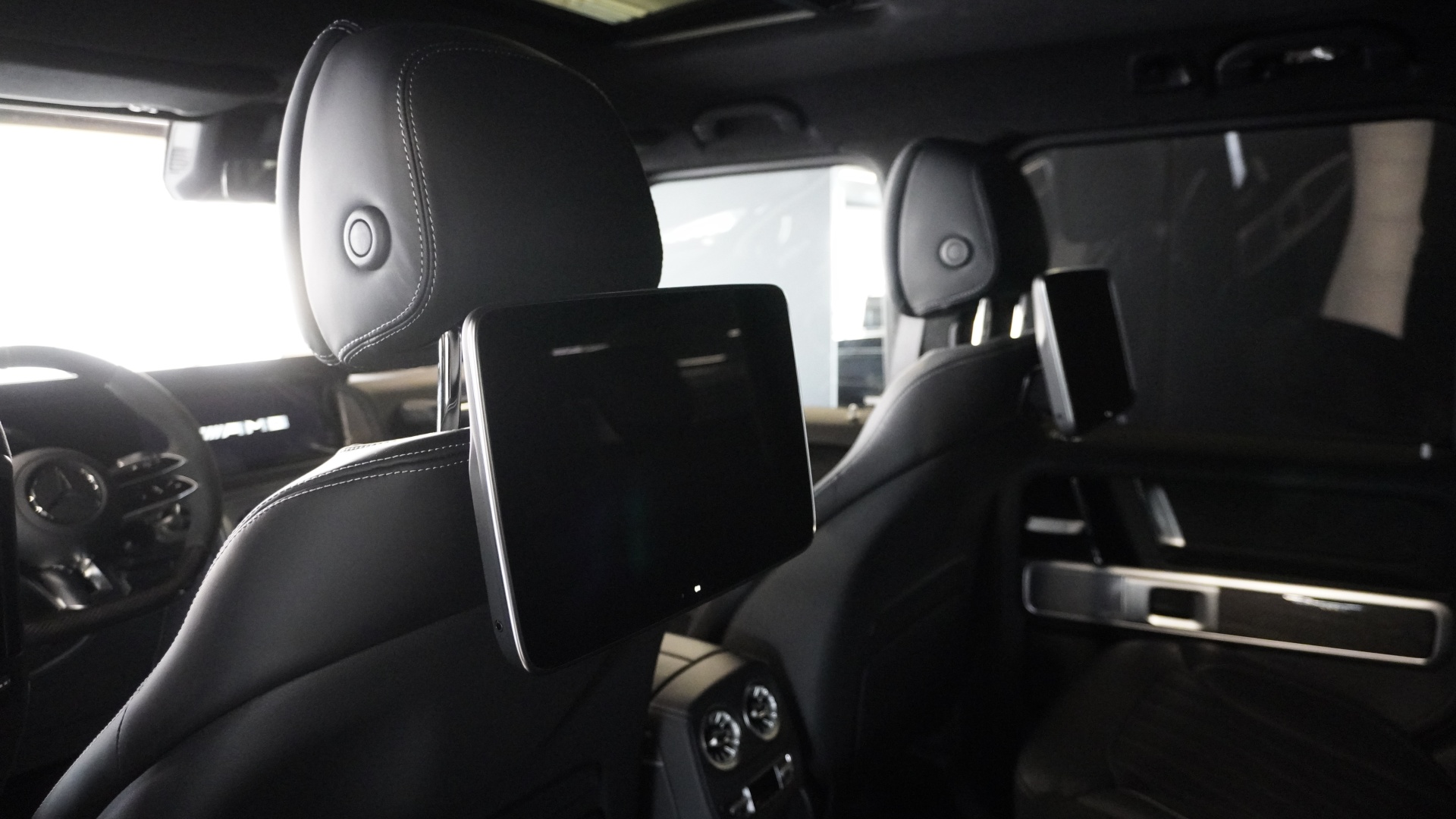 Mercedes-Benz AMG G 63 комплектация AMG G 63 двигатель 4 литра (585 л.с.) Черный