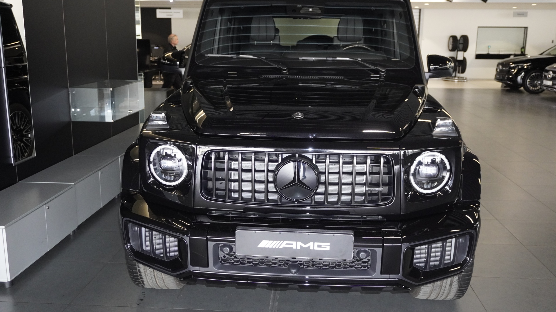 Mercedes-Benz AMG G 63 комплектация AMG G 63 двигатель 4 литра (585 л.с.) Черный