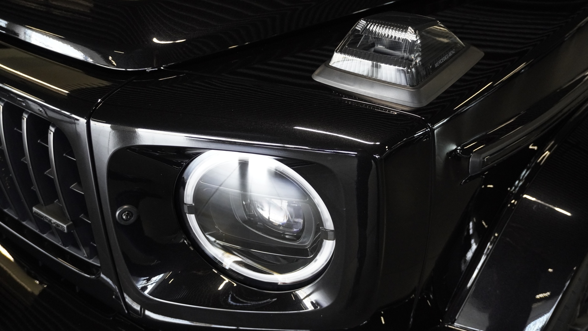 Mercedes-Benz AMG G 63 комплектация AMG G 63 двигатель 4 литра (585 л.с.) Черный