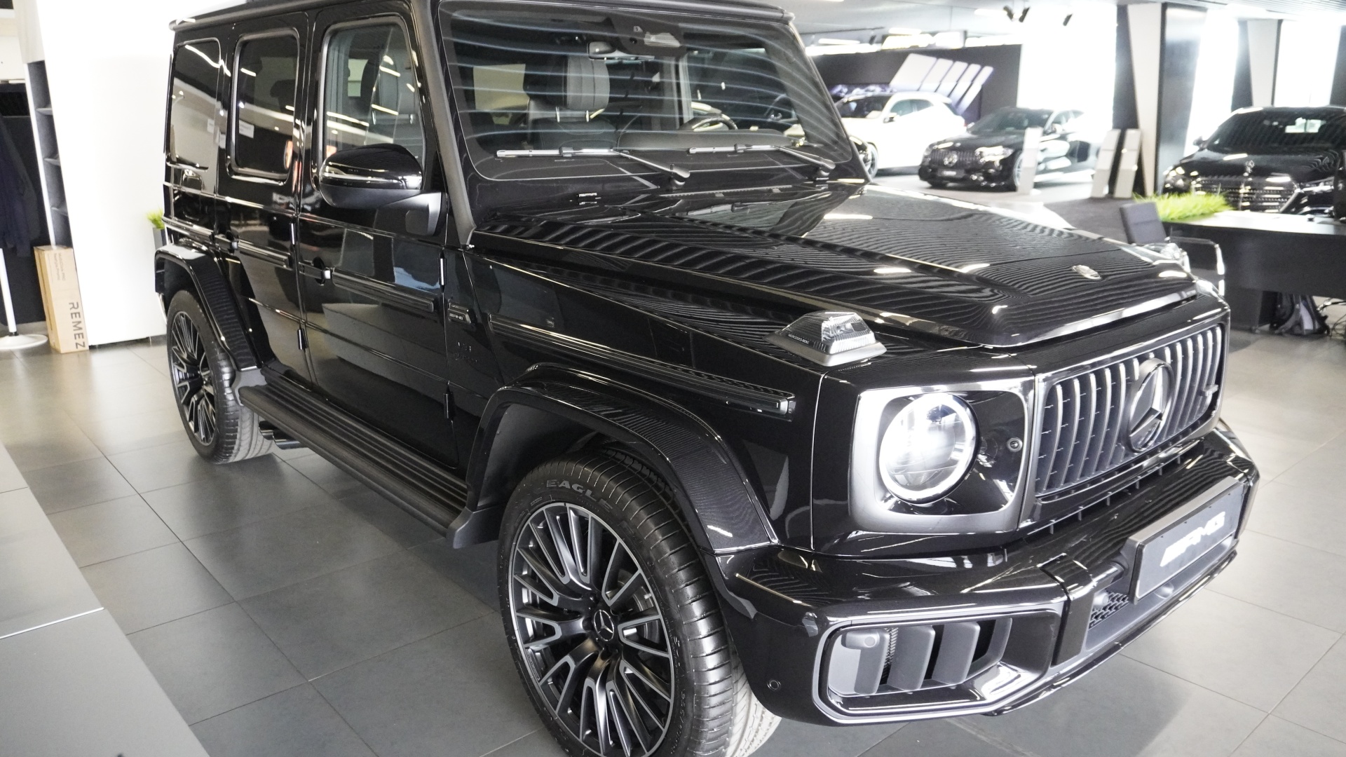 Mercedes-Benz AMG G 63 комплектация AMG G 63 двигатель 4 литра (585 л.с.) Черный