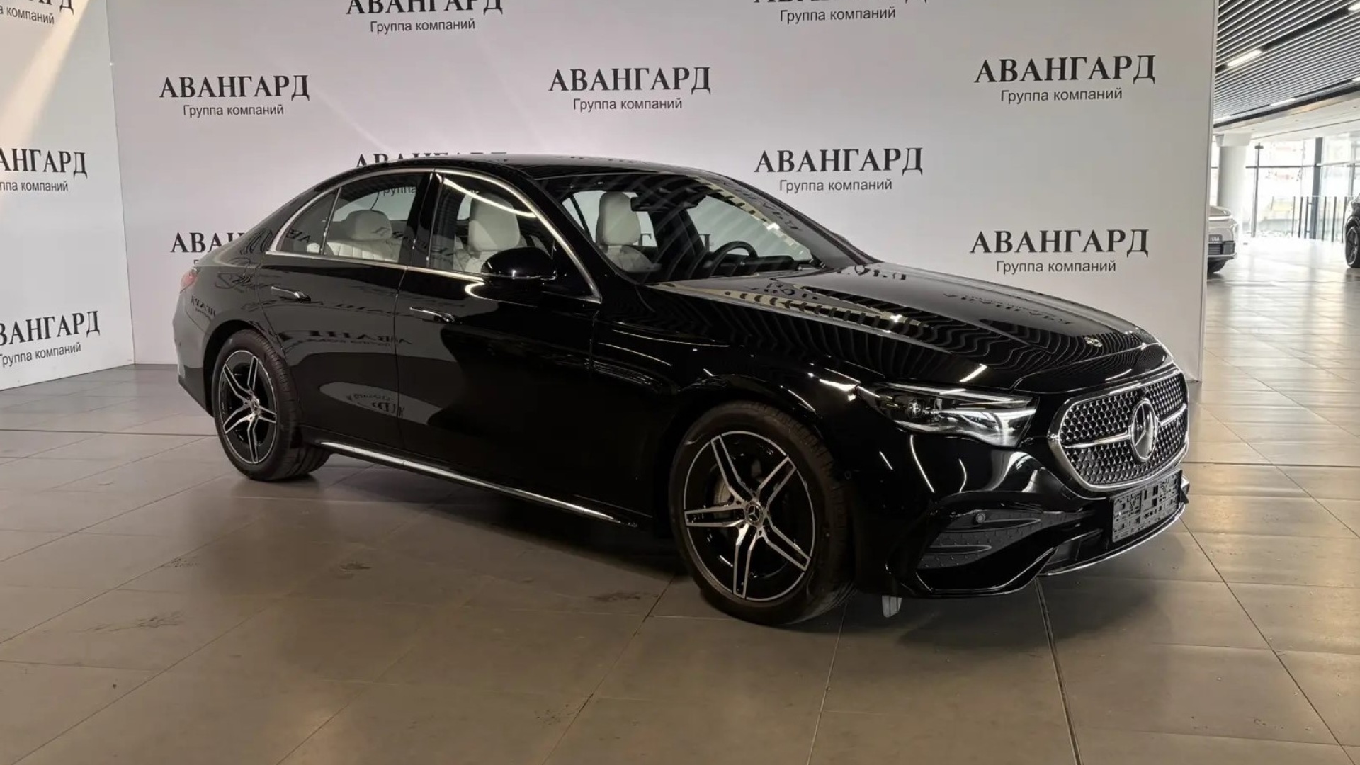 Mercedes-Benz E300 4MATIC комплектация Sport Plus двигатель 2 литра (258 л.с.) Черный