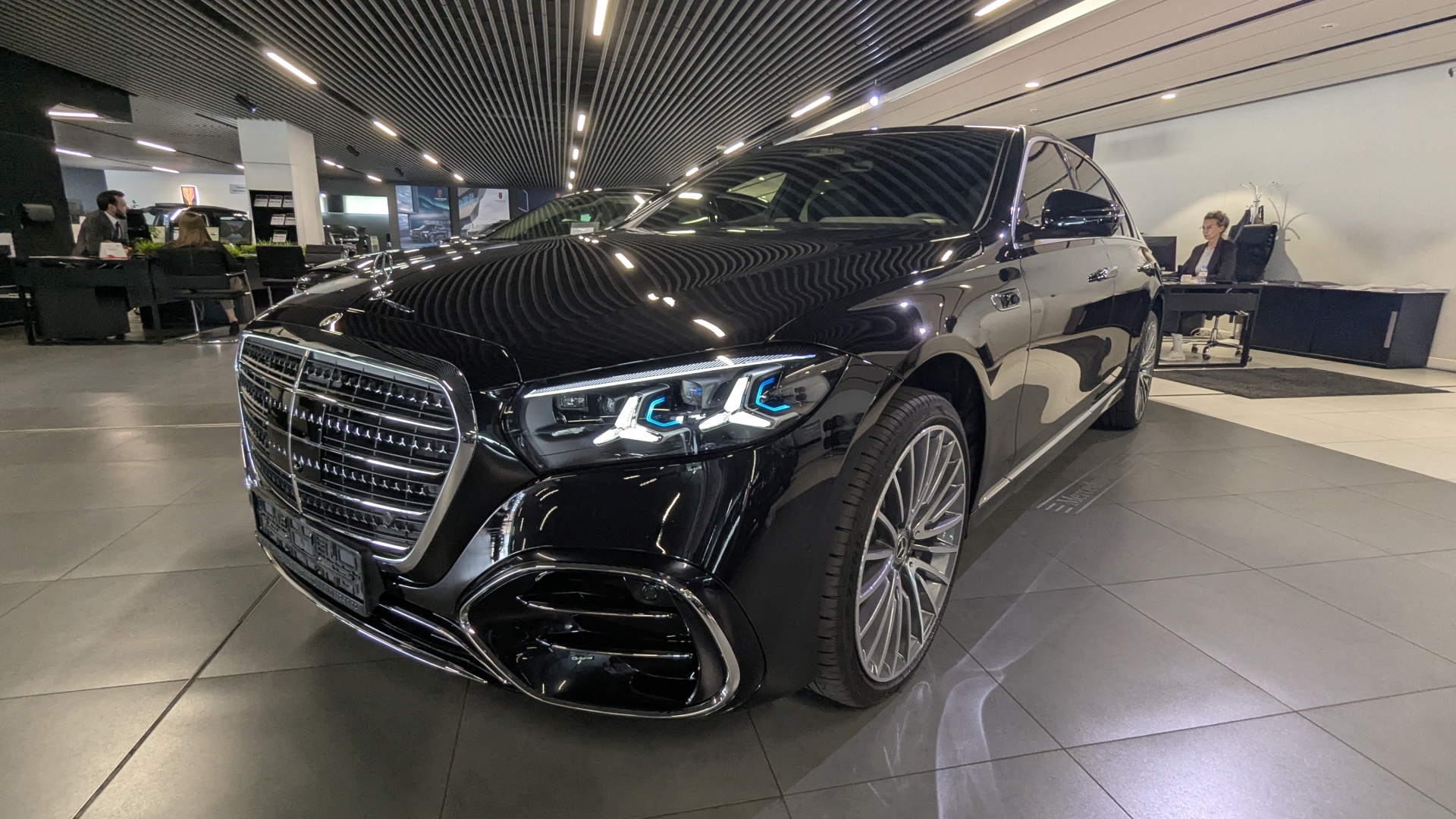 Mercedes-Benz S 450 d 4MATIC комплектация S 450 двигатель 3 литра (367 л.с.) Черный