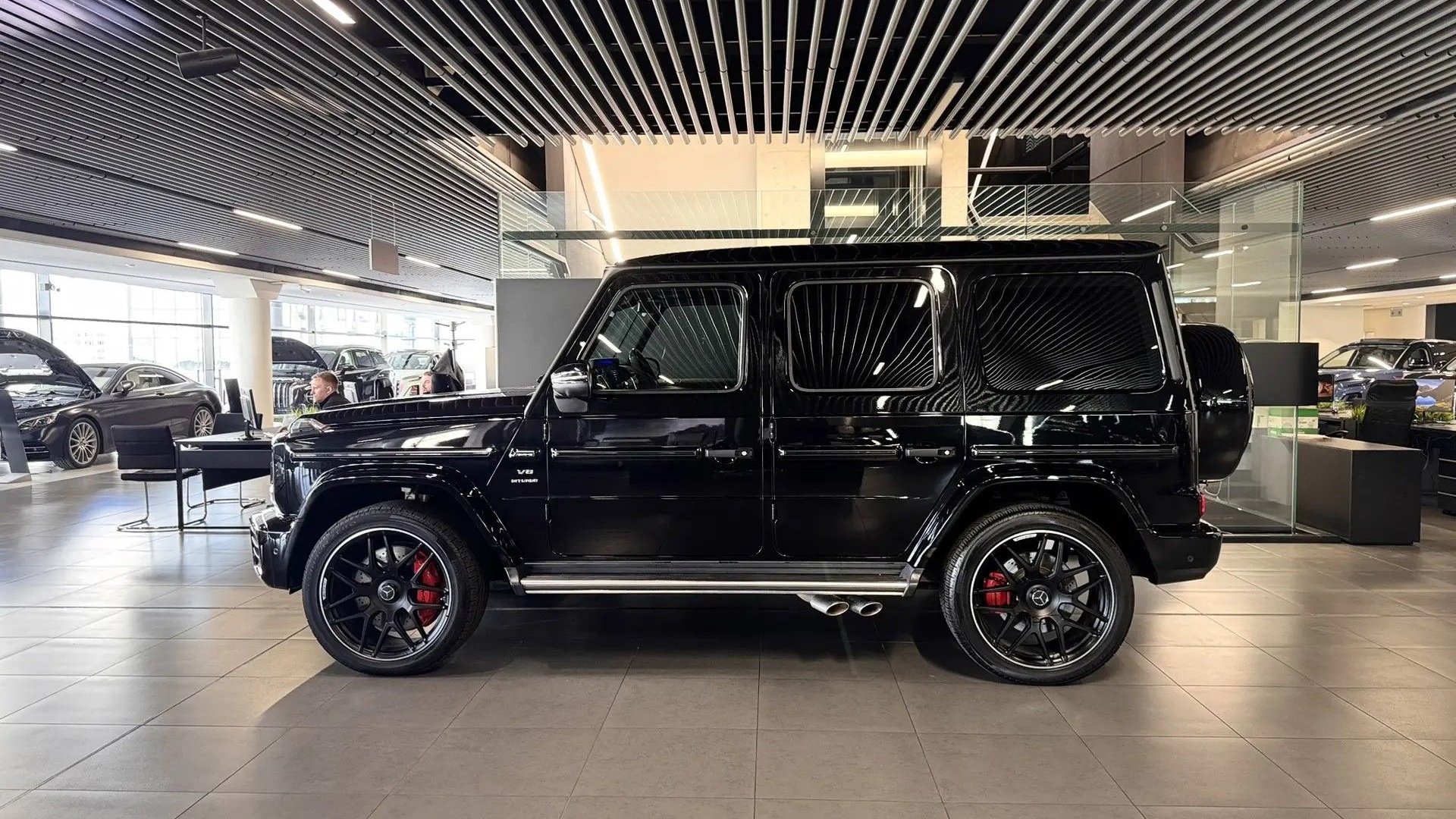 Mercedes-Benz G 63 AMG двигатель 5.5 литра (571 л.с.) Черный
