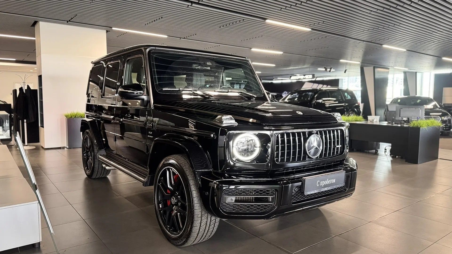 Mercedes-Benz G 63 AMG двигатель 5.5 литра (571 л.с.) Черный