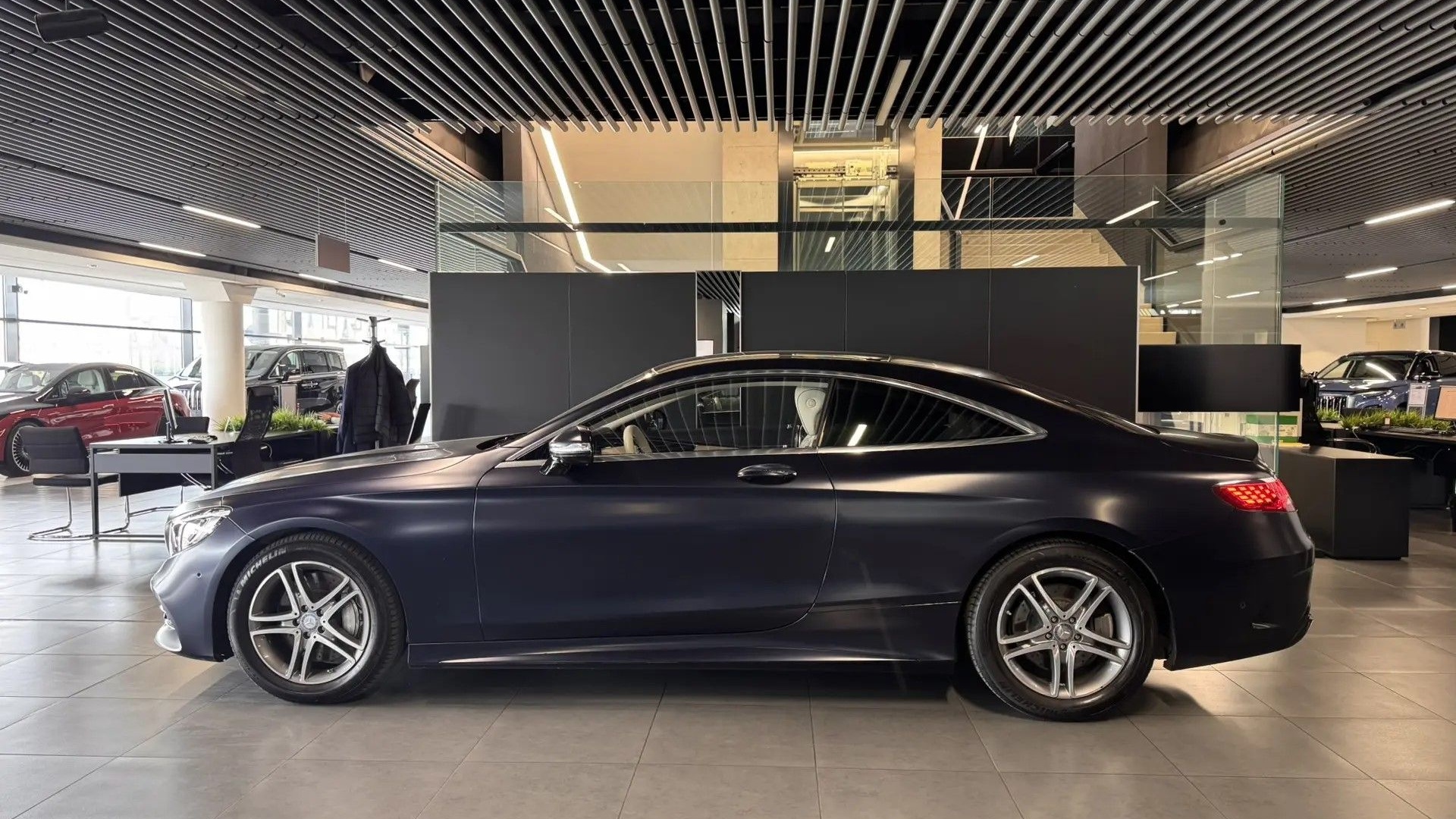 Mercedes-Benz S 450 4MATIC Купе двигатель 3 литра (367 л.с.) Синий