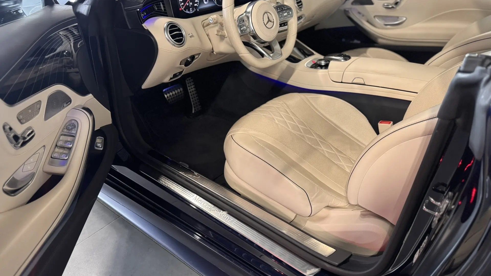 Mercedes-Benz S 450 4MATIC Купе двигатель 3 литра (367 л.с.) Синий