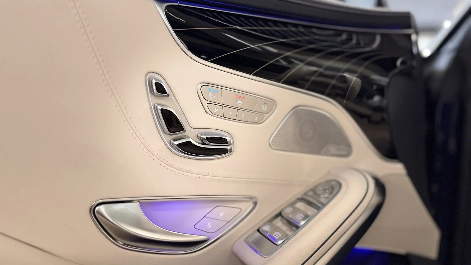 Mercedes-Benz S 450 4MATIC Купе двигатель 3 литра (367 л.с.) Синий