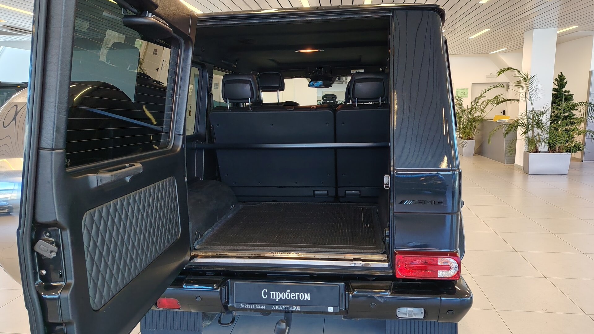 Mercedes-Benz G 63 AMG комплектация ОС двигатель 5.5 литра (571 л.с.) Черный