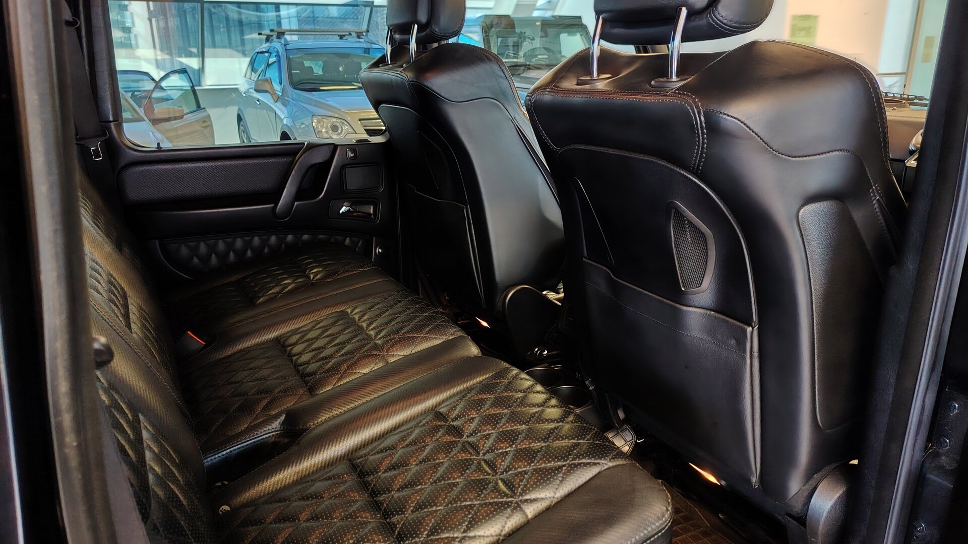 Mercedes-Benz G 63 AMG комплектация ОС двигатель 5.5 литра (571 л.с.) Черный