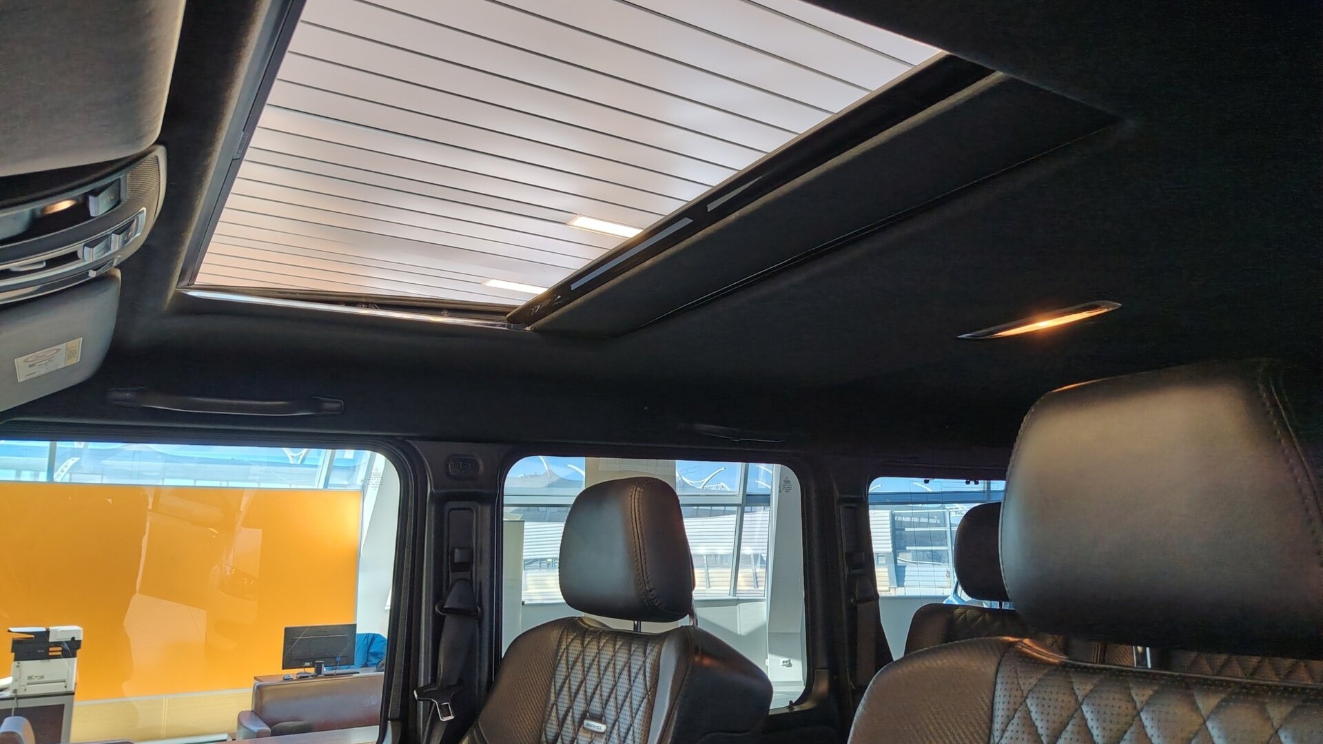 Mercedes-Benz G 63 AMG комплектация ОС двигатель 5.5 литра (571 л.с.) Черный