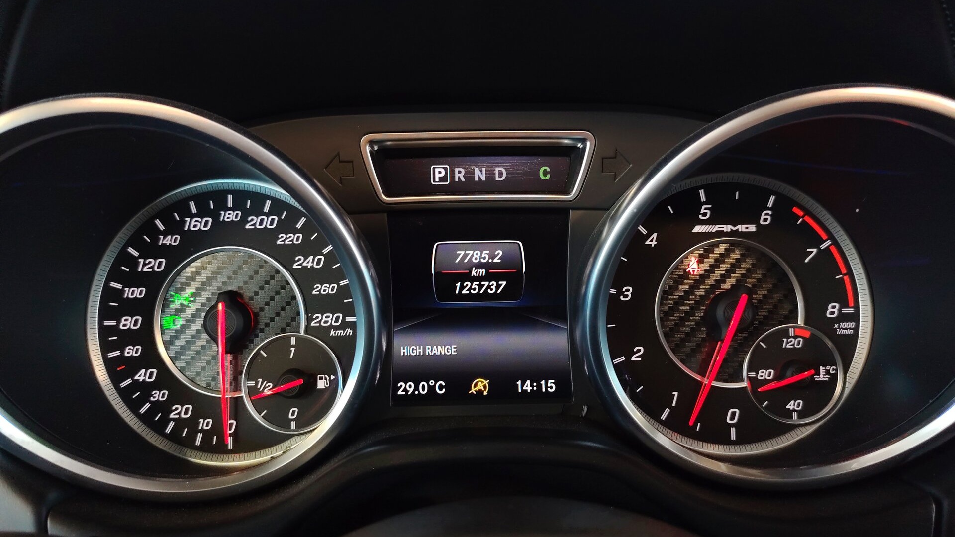 Mercedes-Benz G 63 AMG комплектация ОС двигатель 5.5 литра (571 л.с.) Черный