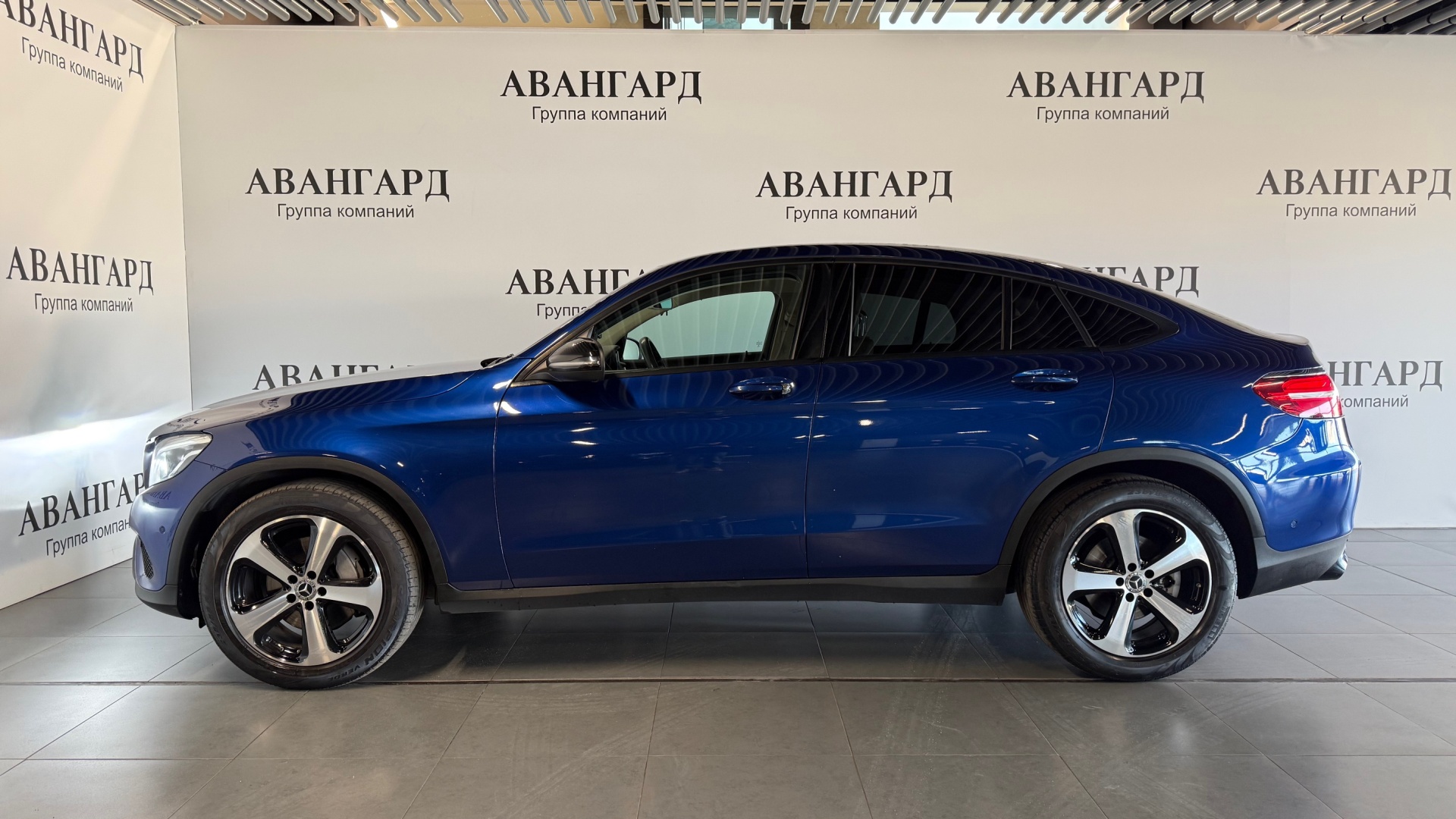 Mercedes-Benz GLC 250 4MATIC Coupe комплектация ОС двигатель 2 литра (211 л.с.) Синий