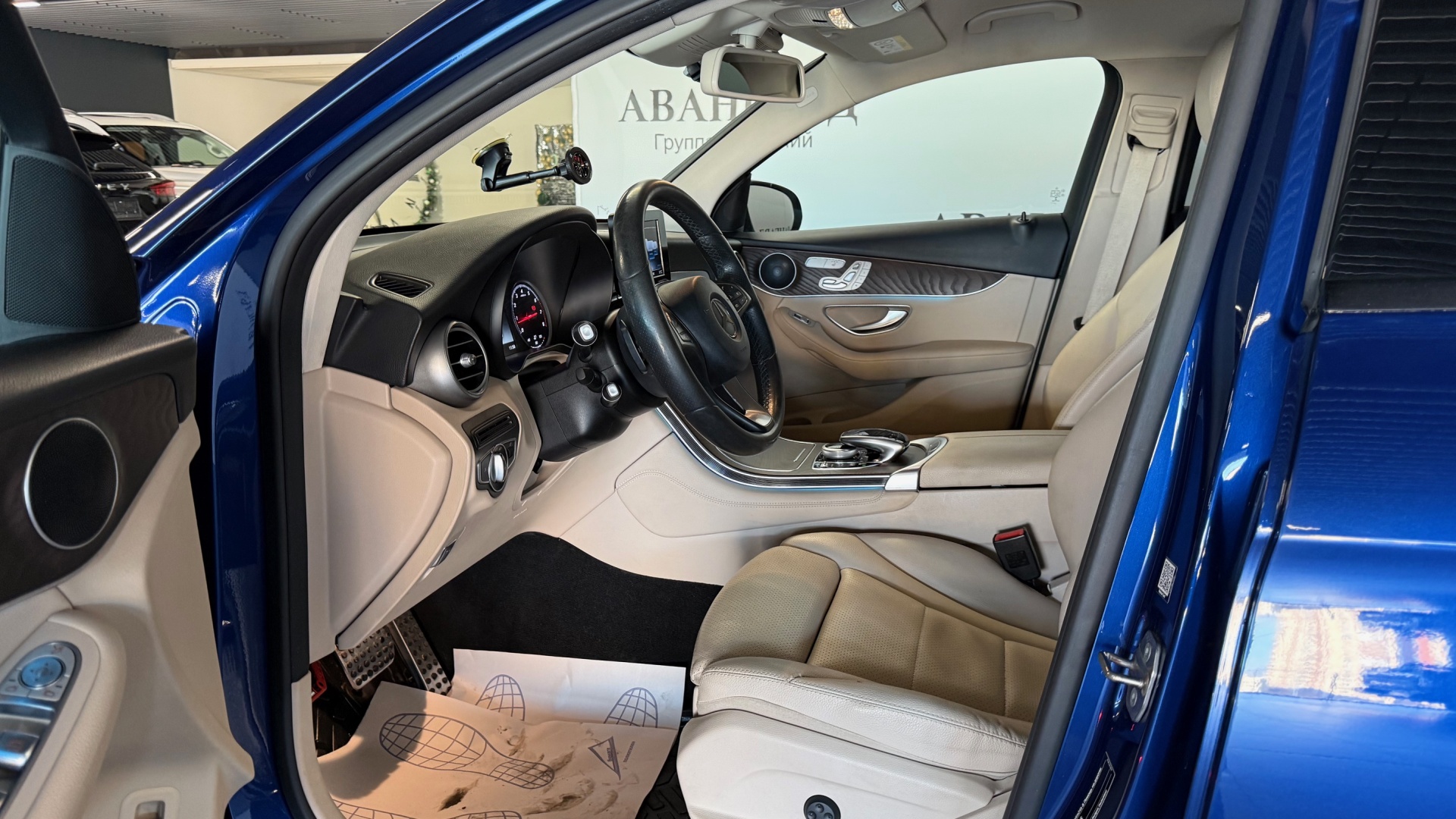 Mercedes-Benz GLC 250 4MATIC Coupe комплектация ОС двигатель 2 литра (211 л.с.) Синий