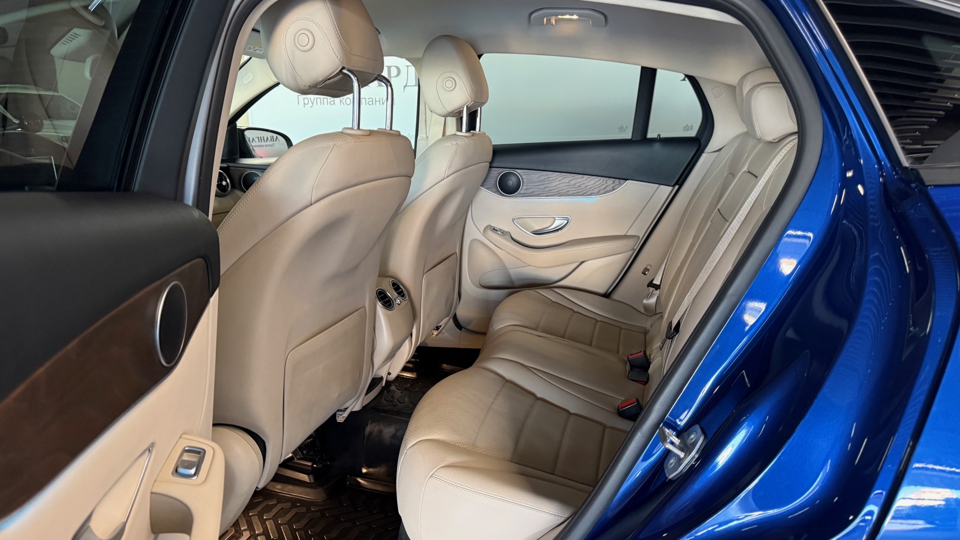 Mercedes-Benz GLC 250 4MATIC Coupe комплектация ОС двигатель 2 литра (211 л.с.) Синий