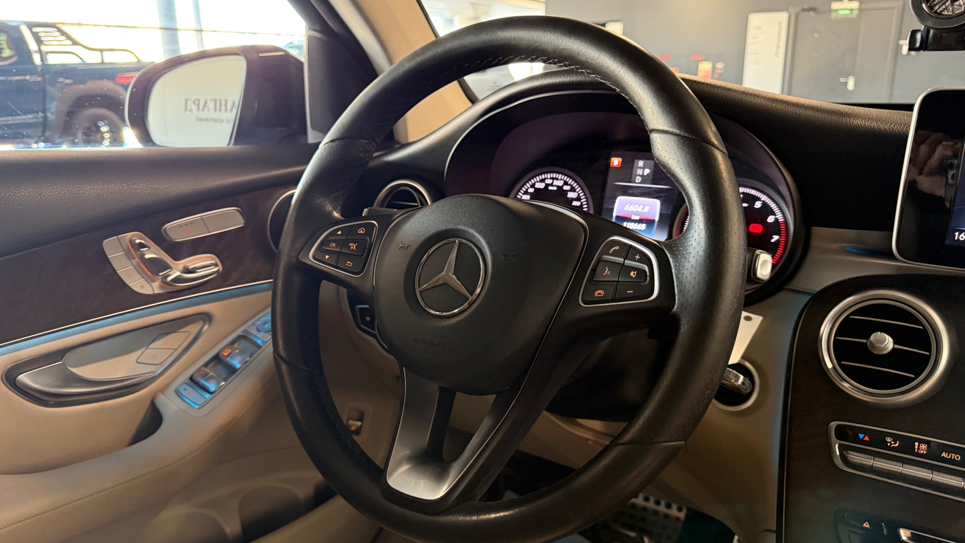 Mercedes-Benz GLC 250 4MATIC Coupe комплектация ОС двигатель 2 литра (211 л.с.) Синий