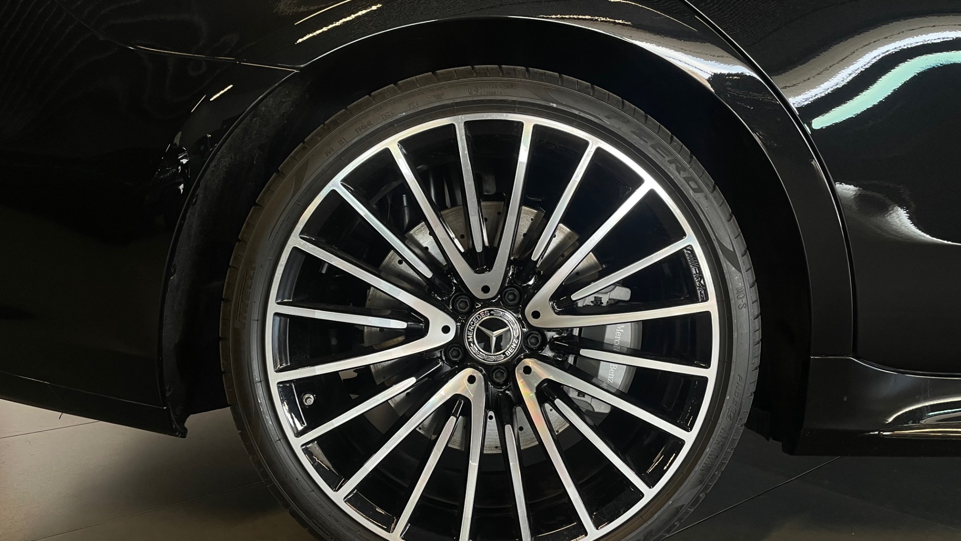 Mercedes-Benz S 580 4MATIC двигатель 4 литра (503 л.с.) Черный
