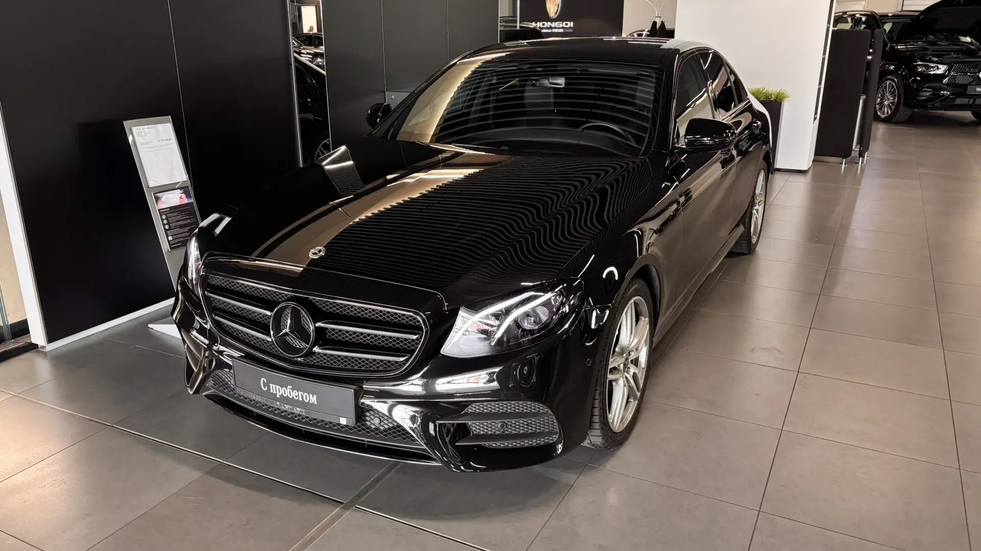 Mercedes-Benz E 200 4MATIC двигатель 2 литра (197 л.с.) Черный