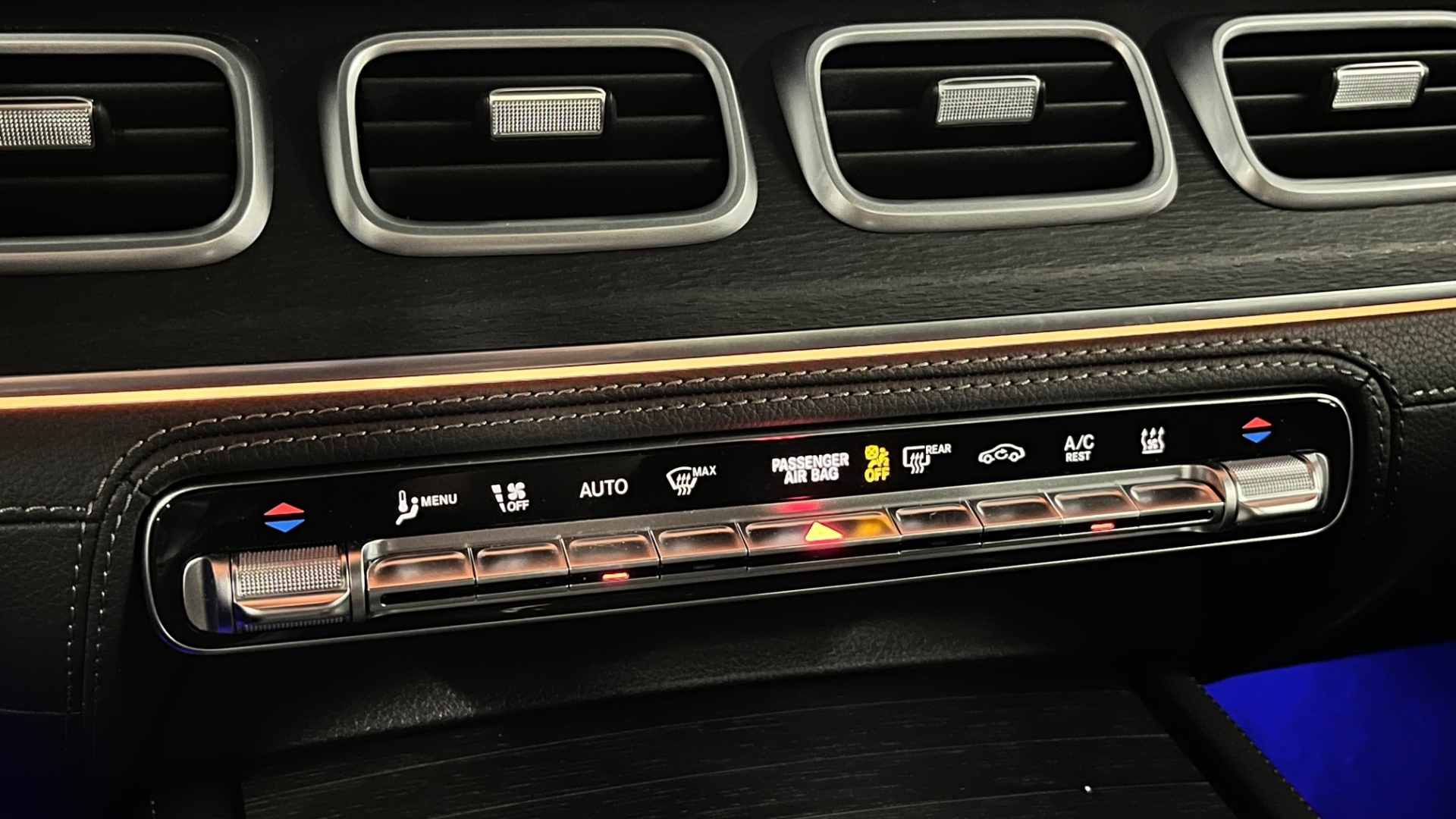 Mercedes-Benz GLS 400 d 4MATIC комплектация Luxury двигатель 2.9 литра (330 л.с.) Черный