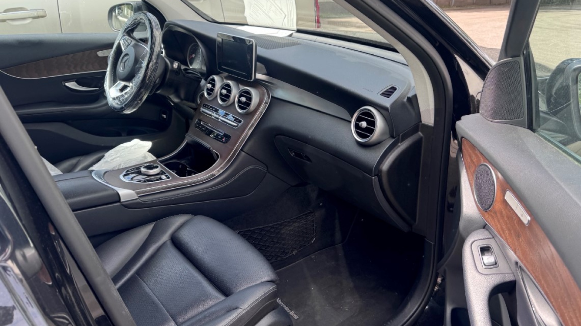 Mercedes-Benz GLC 250 4MATIC комплектация Premium двигатель 2 литра (211 л.с.) Черный