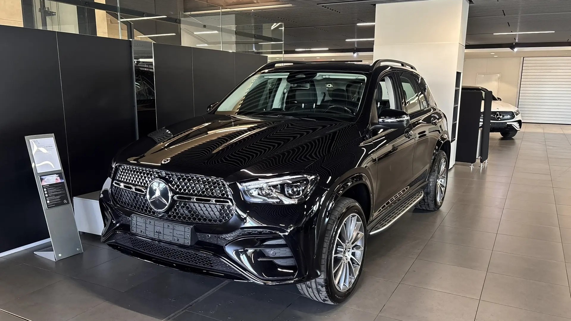 Mercedes-Benz GLE 450 4MATIC комплектация Sport Plus двигатель 3 литра (381 л.с.) Черный