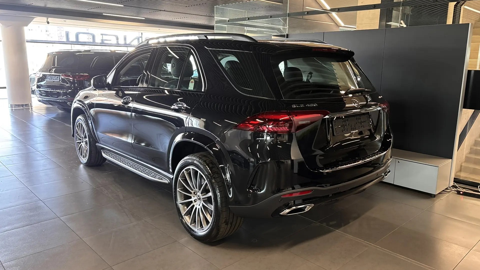 Mercedes-Benz GLE 450 4MATIC комплектация Sport Plus двигатель 3 литра (381 л.с.) Черный