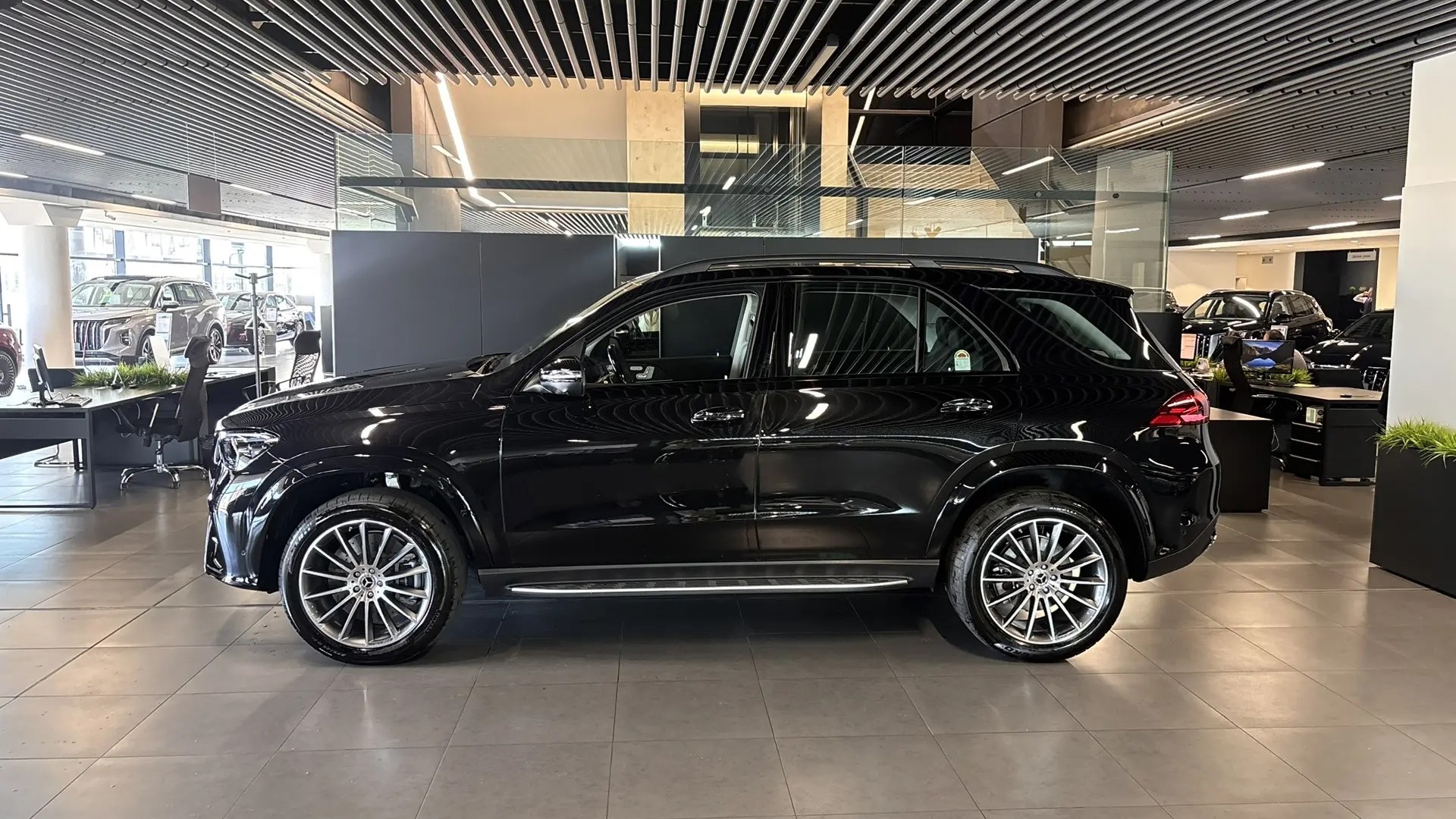Mercedes-Benz GLE 450 4MATIC комплектация Sport Plus двигатель 3 литра (381 л.с.) Черный