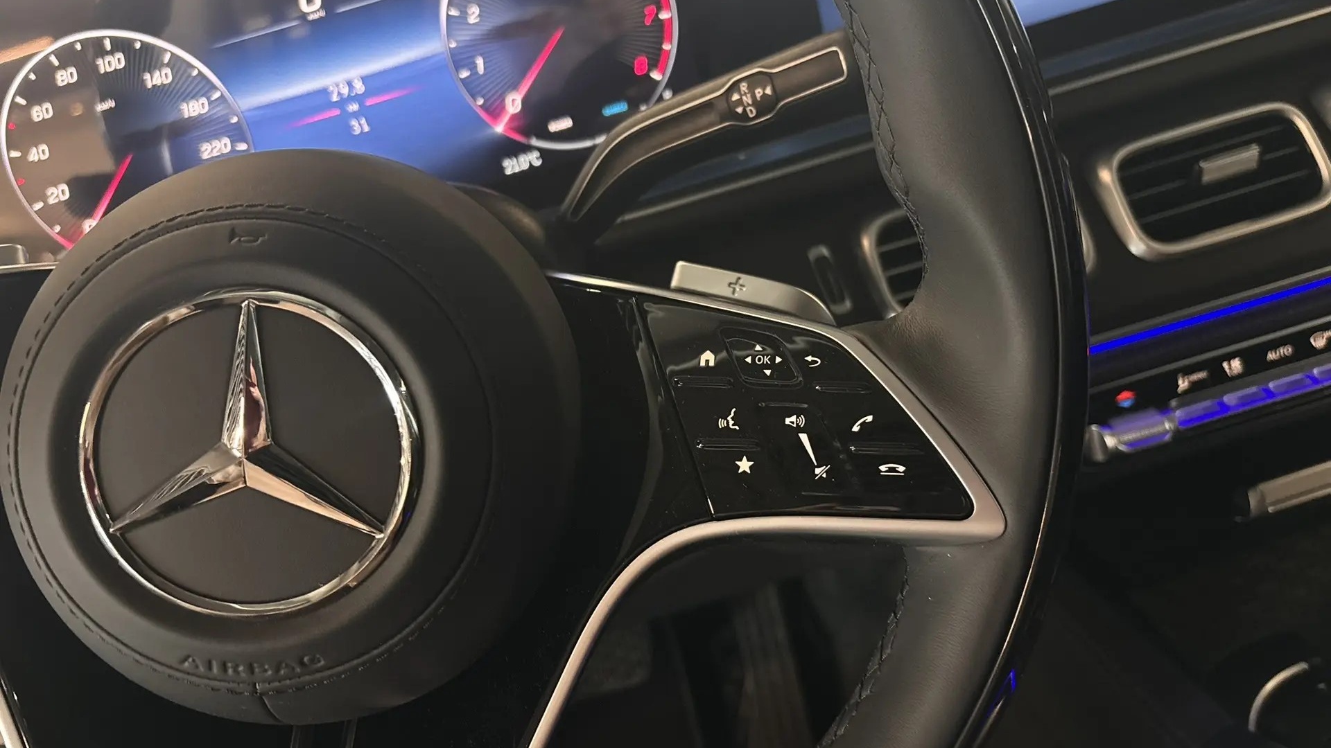 Mercedes-Benz GLE 450 4MATIC комплектация Sport Plus двигатель 3 литра (381 л.с.) Черный