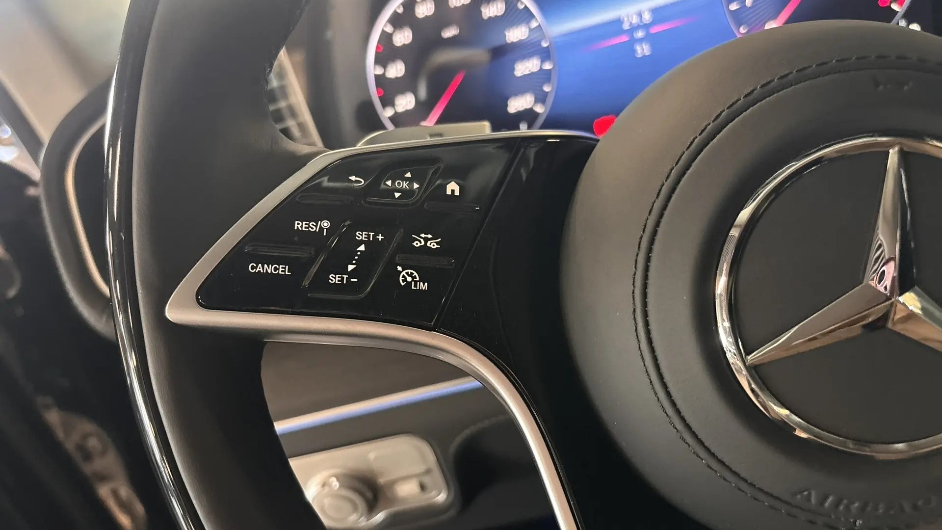 Mercedes-Benz GLE 450 4MATIC комплектация Sport Plus двигатель 3 литра (381 л.с.) Черный