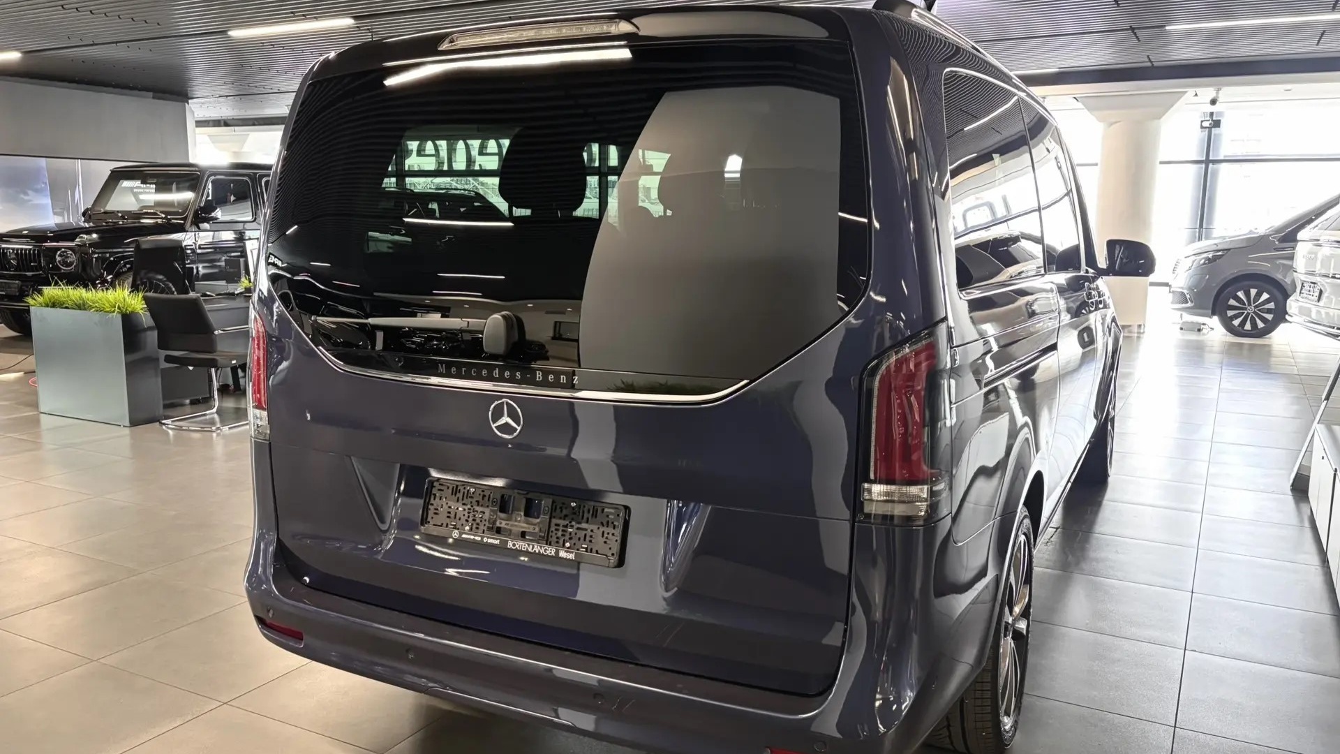 Mercedes-Benz двигатель 2.1 литра (190 л.с.) Синий