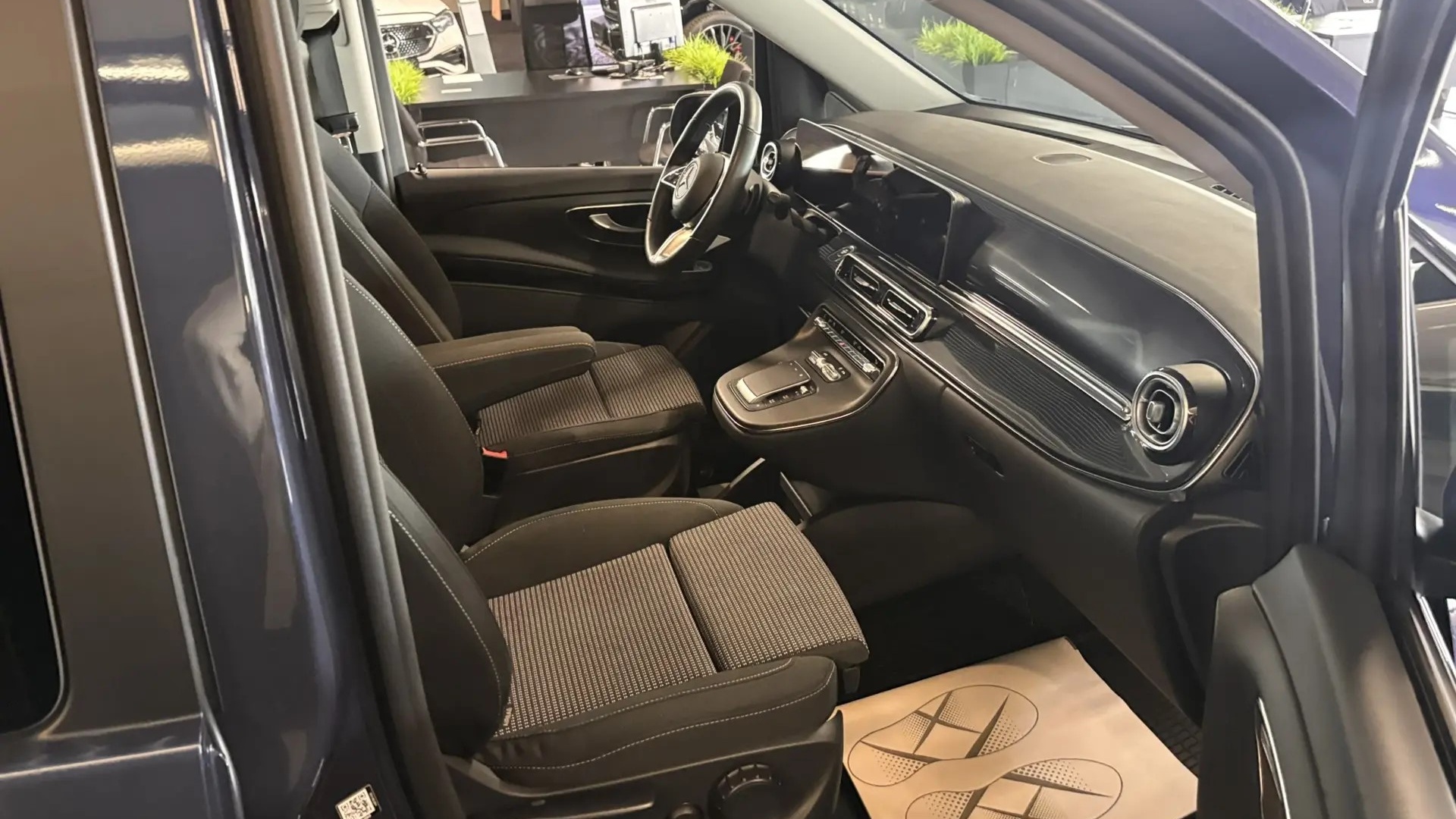 Mercedes-Benz двигатель 2.1 литра (190 л.с.) Синий