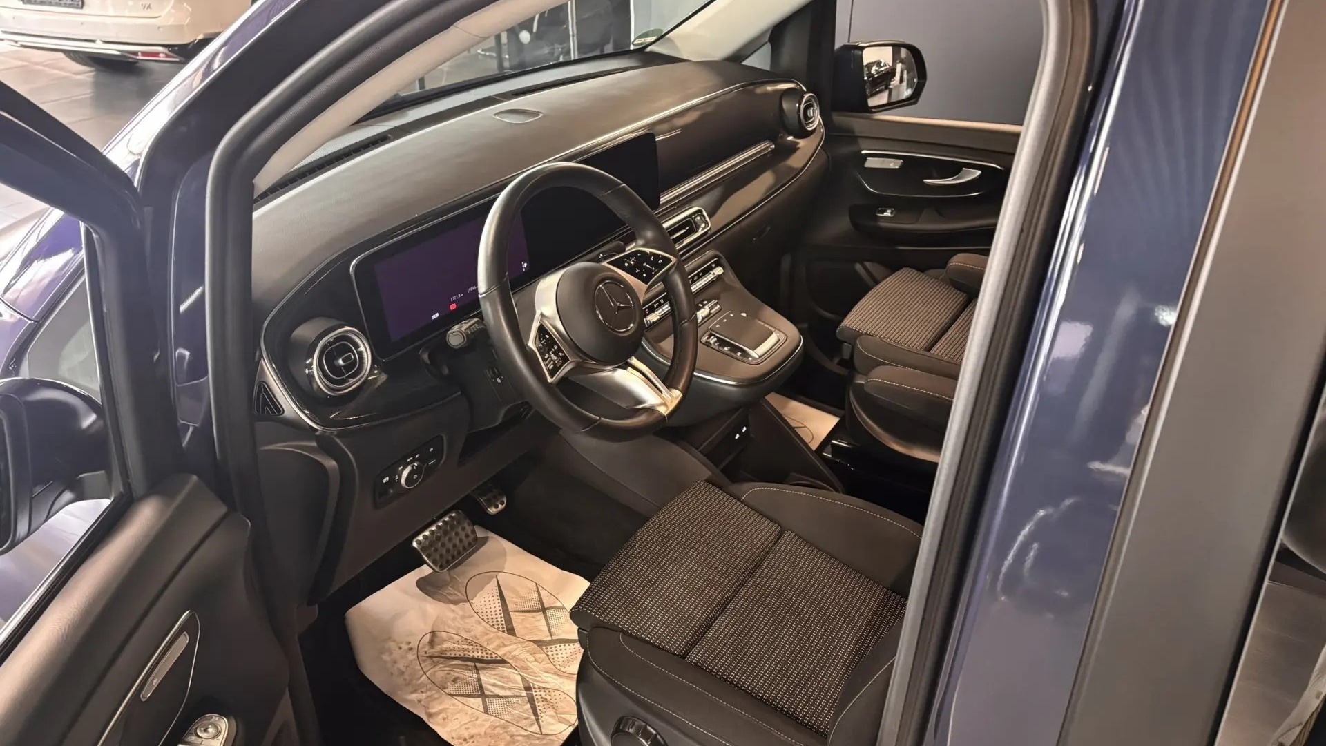 Mercedes-Benz двигатель 2.1 литра (190 л.с.) Синий
