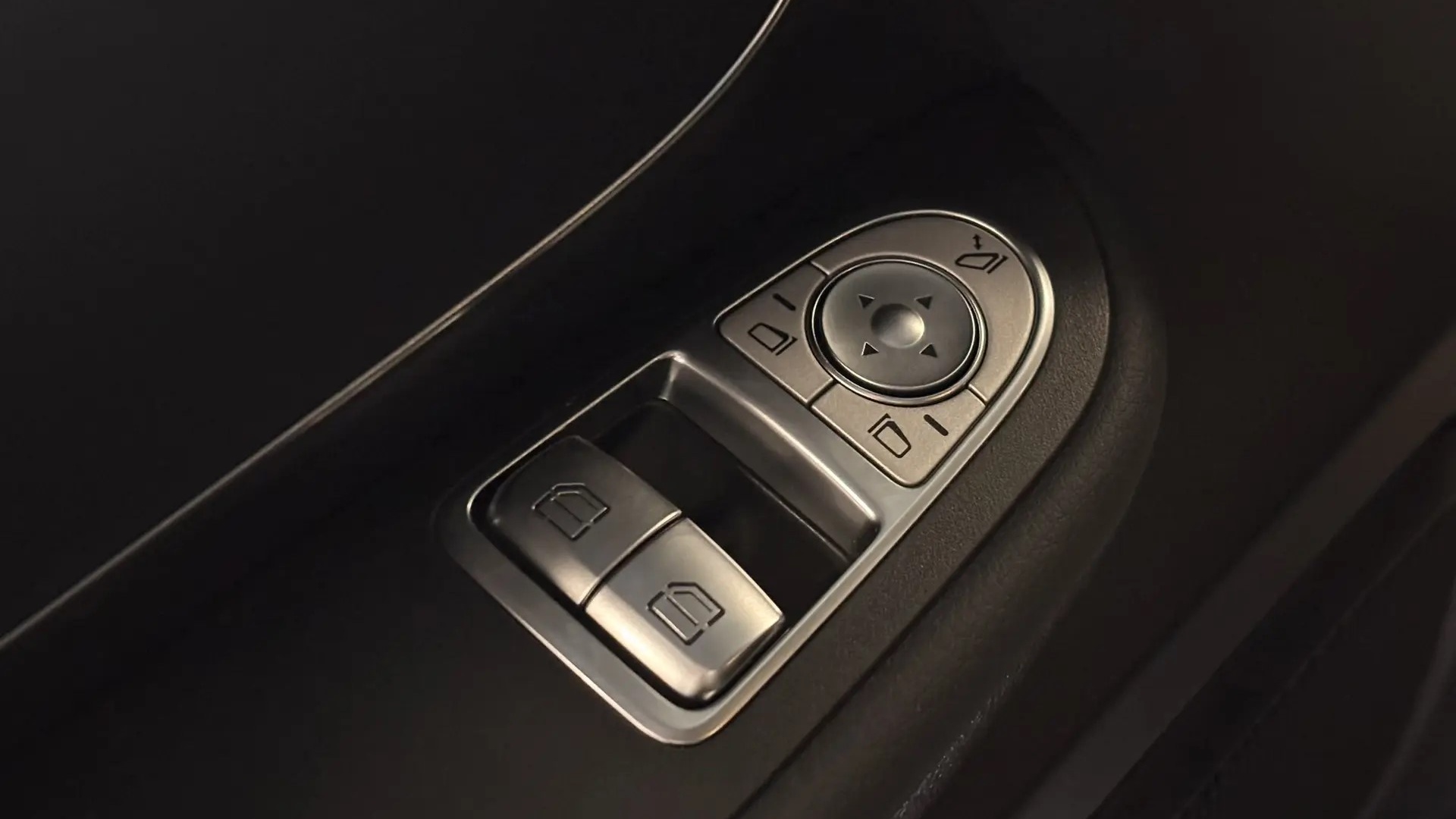 Mercedes-Benz двигатель 2.1 литра (190 л.с.) Синий