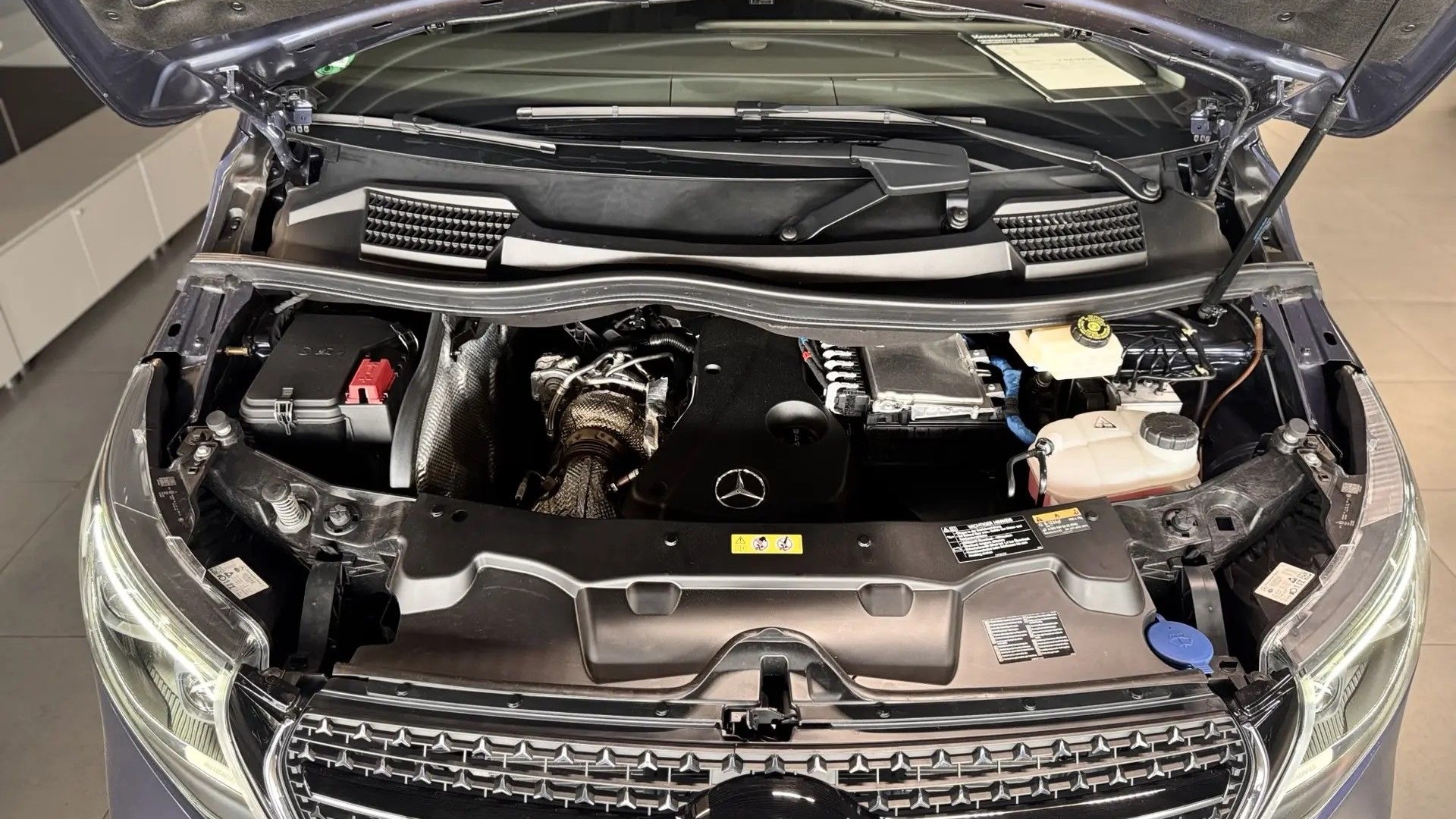 Mercedes-Benz двигатель 2.1 литра (190 л.с.) Синий