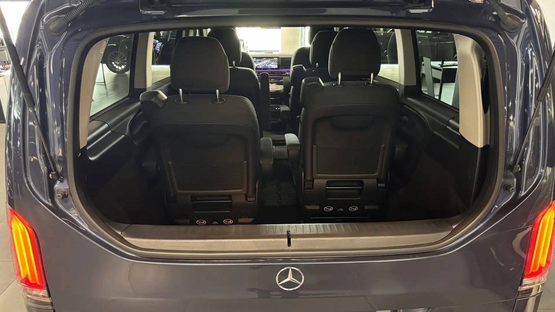 Mercedes-Benz двигатель 2.1 литра (190 л.с.) Синий